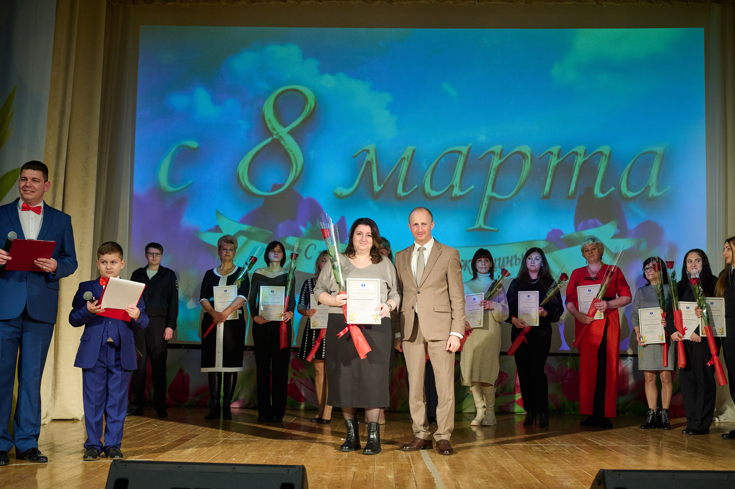 8 марта ДК Кабардинка. Жизнь курорта Кабардинка в фотографиях