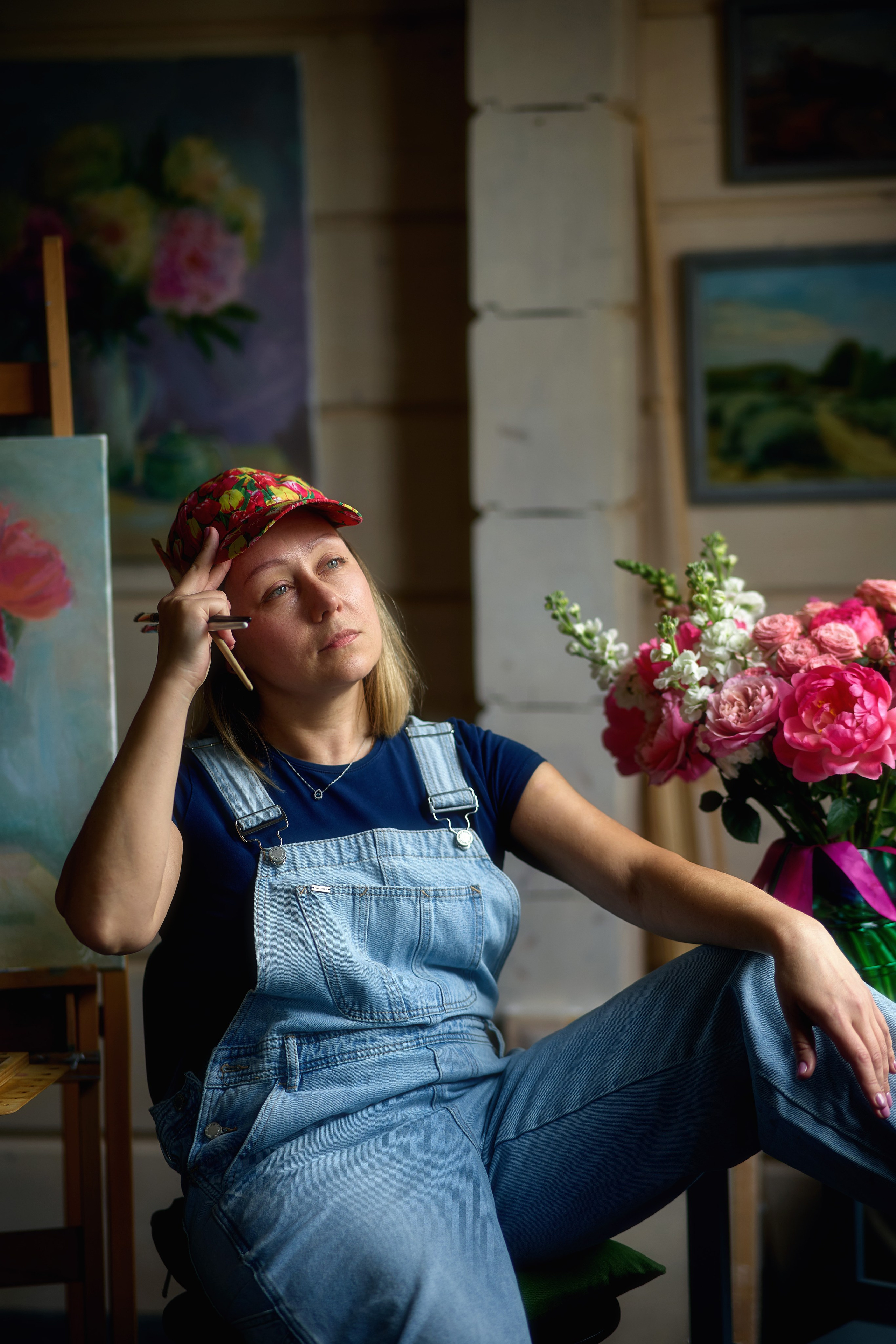 Фото в мастерской художника