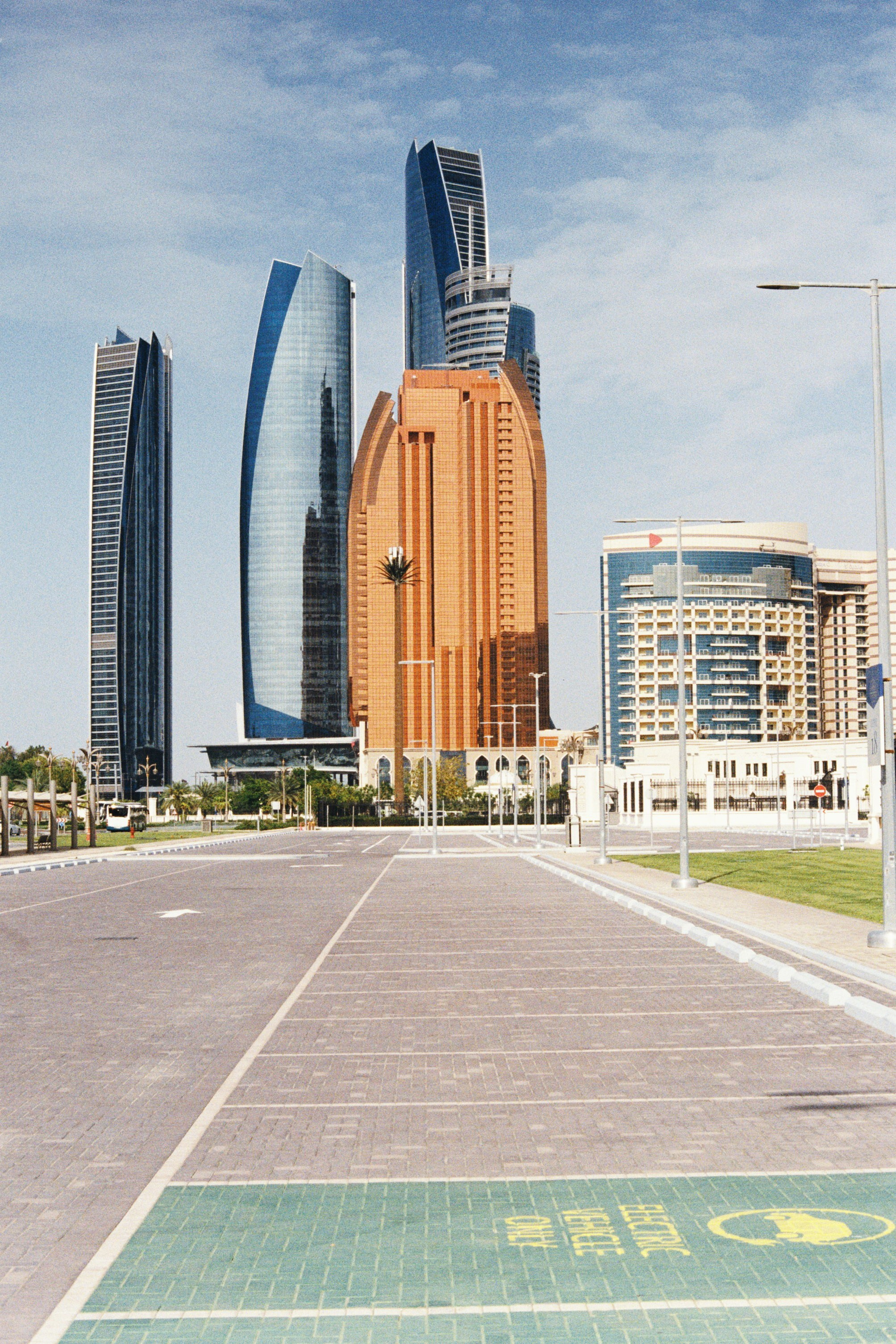 Dubai \ may 2024 \ film 35 mm. Коммерческий Фотограф Виктор Фоменых