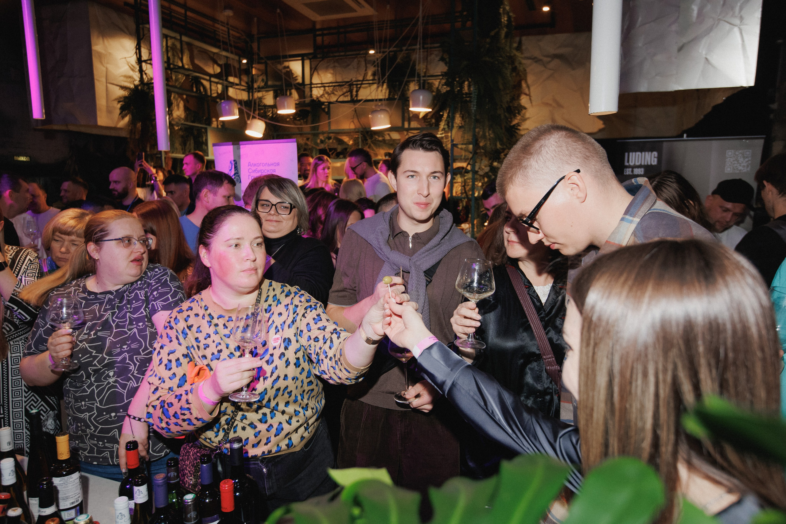 ВИННЫЙ ФЕСТИВАЛЬ. СВОИ. ФОТООТЧЕТЫ-СОБЫТИЯ-МЕСТА