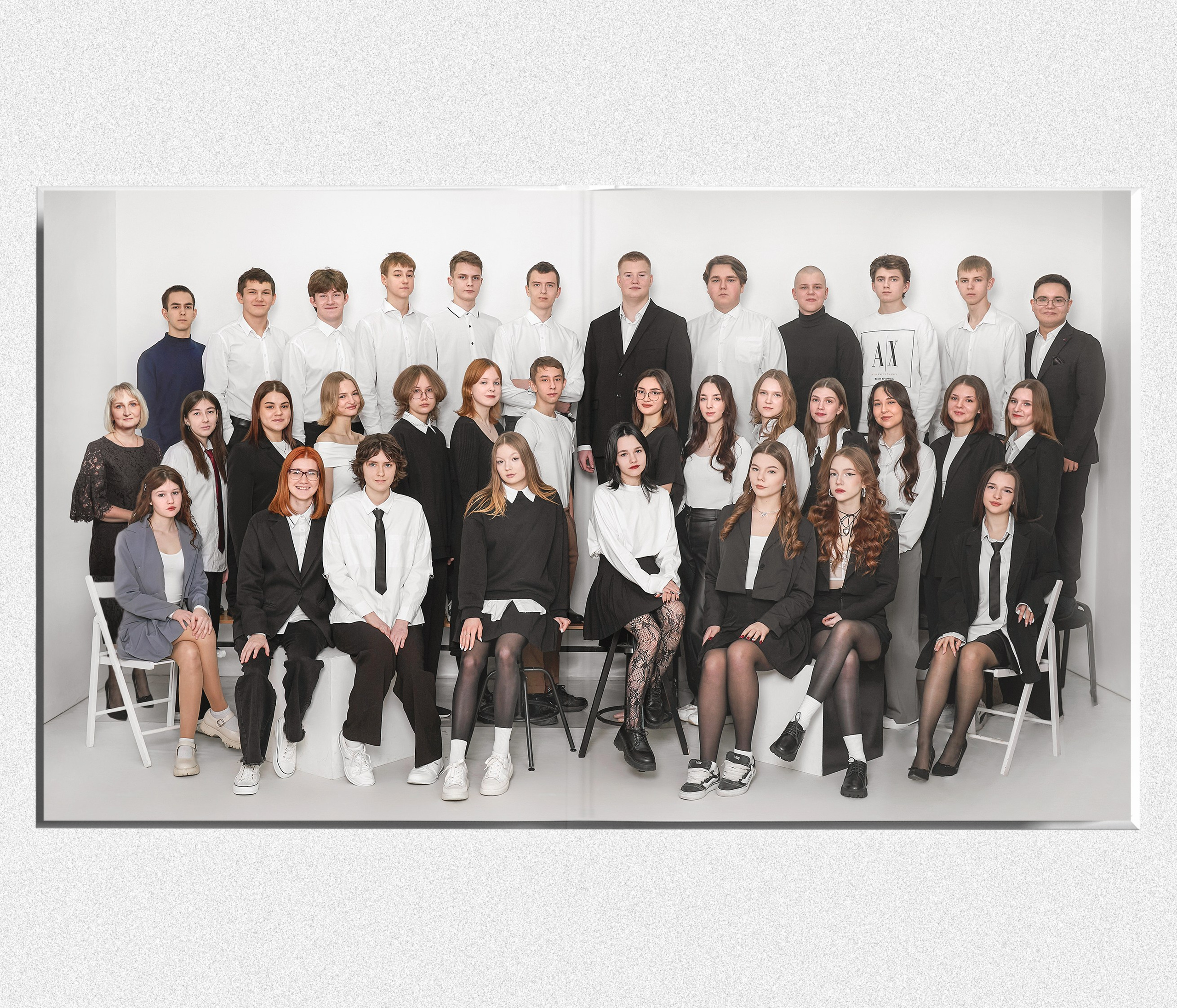 Выпускной альбом «Софиты». Выпускные альбомы в Тюмени для школ, садов, вузов спортивных секций