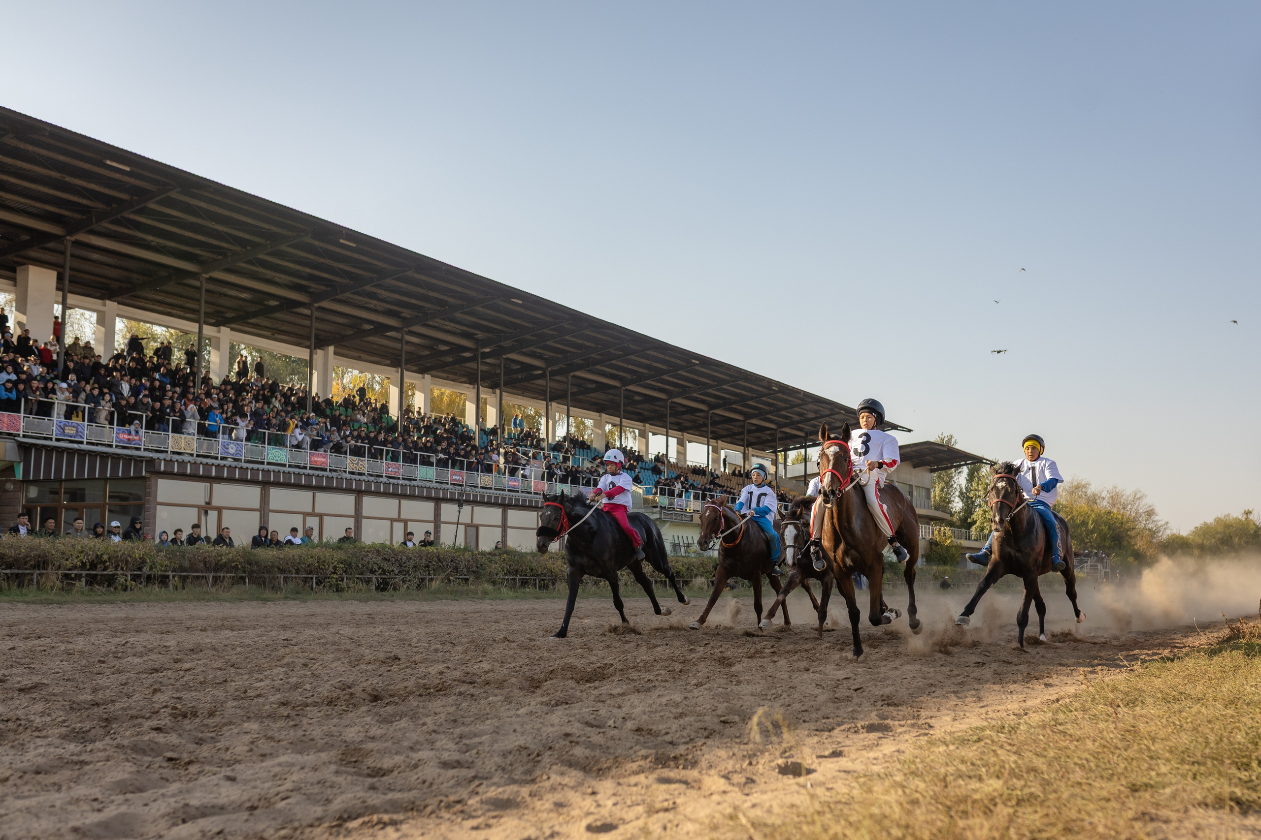 Фоторепортаж Финал Казахстана по байге в Алматы — скорость, пыль и полный драйв. Коммерческий и репортажный фотограф в Алматы — Jora Abramov