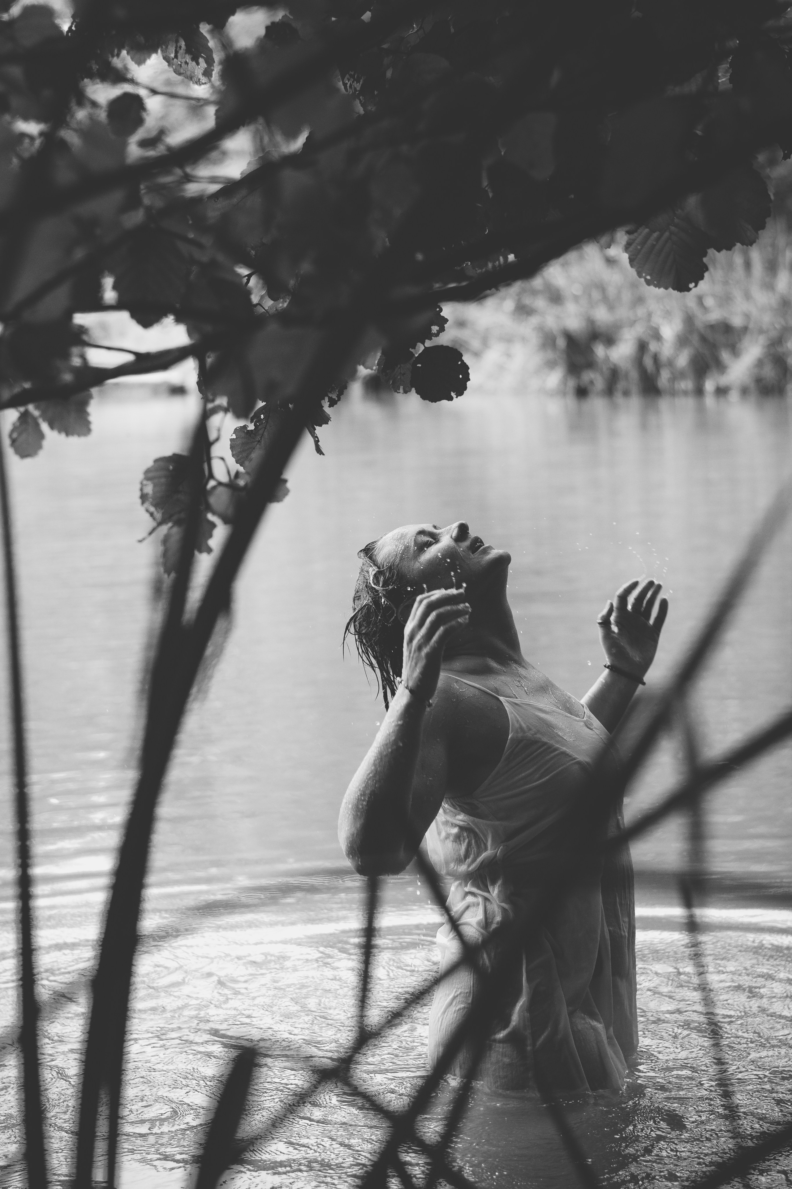 Ню фотосессия на природе в Адлере и в Сочи. Снимали в парке и в реке. Фотограф в Сочи | Щербакова Дарья