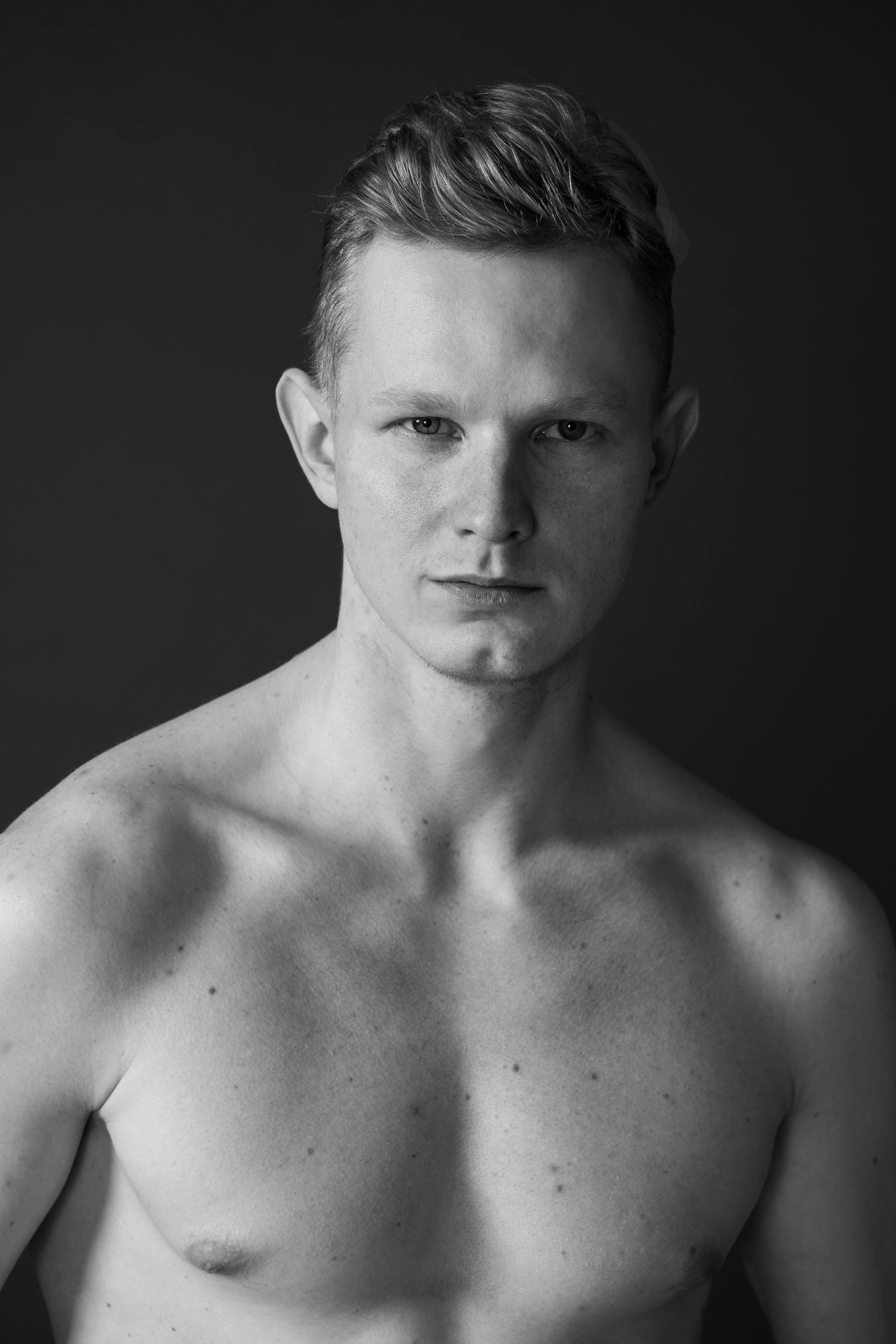 мужской портрет в студии