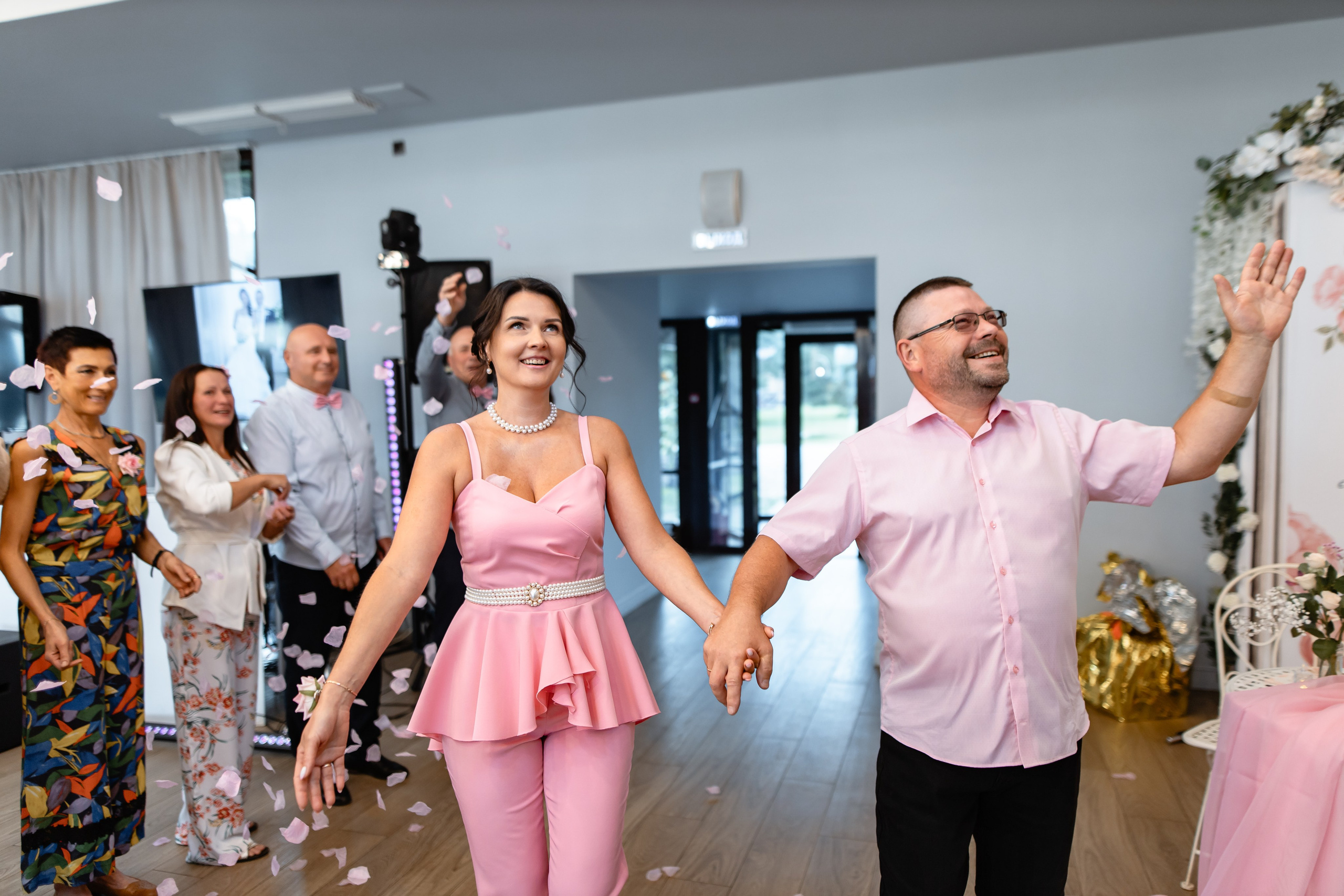 🌸✨ **Анонс Фотографий с Юбилея Розовой Свадьбы Александра и Елены! ** ✨🌸. Свадебный фотограф Михаил Александров