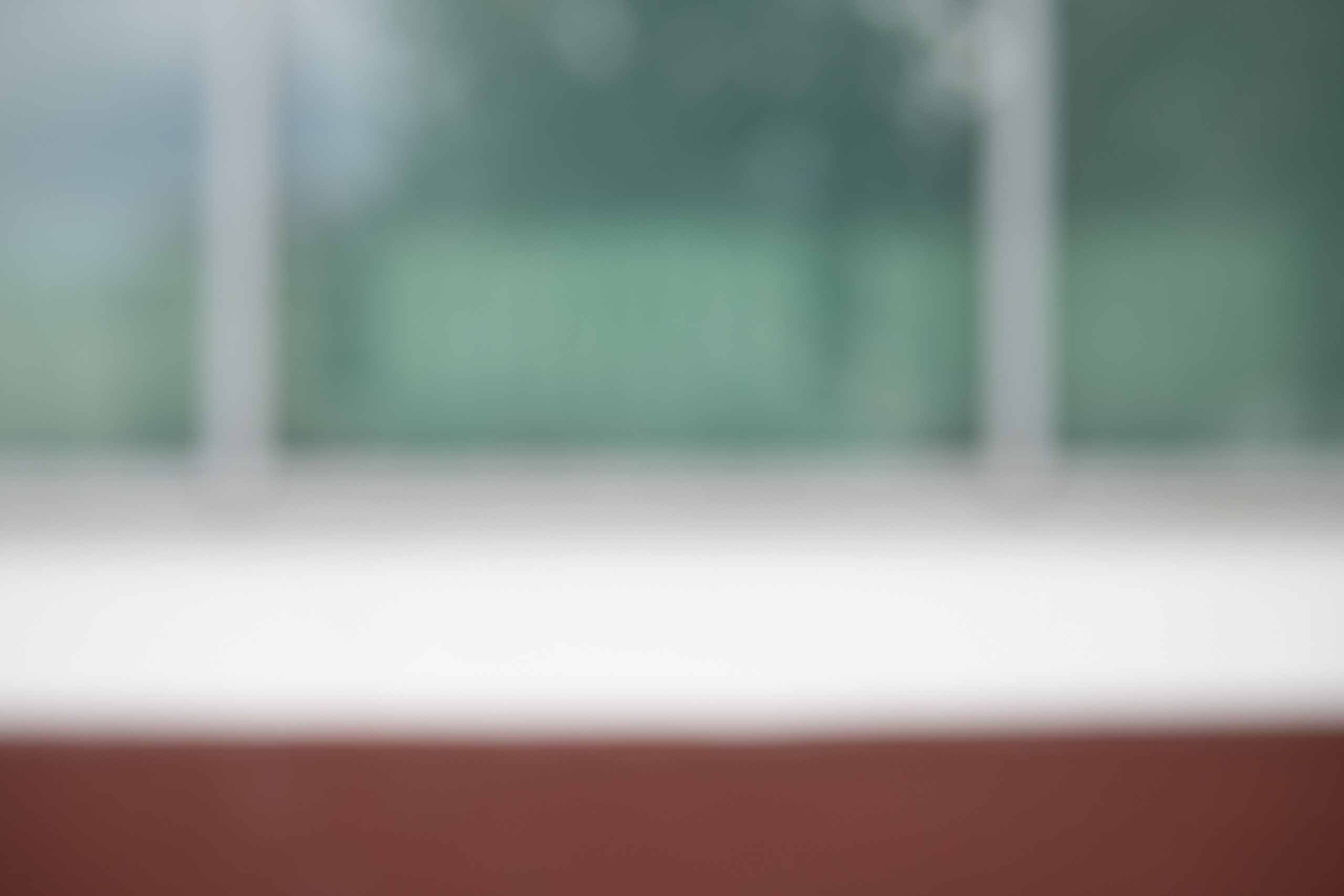 Авторская городская фотография, исследующая свет, цвет, архитектуру и визуальные ритмы городской среды. Фотограф: Ожерельев Лев