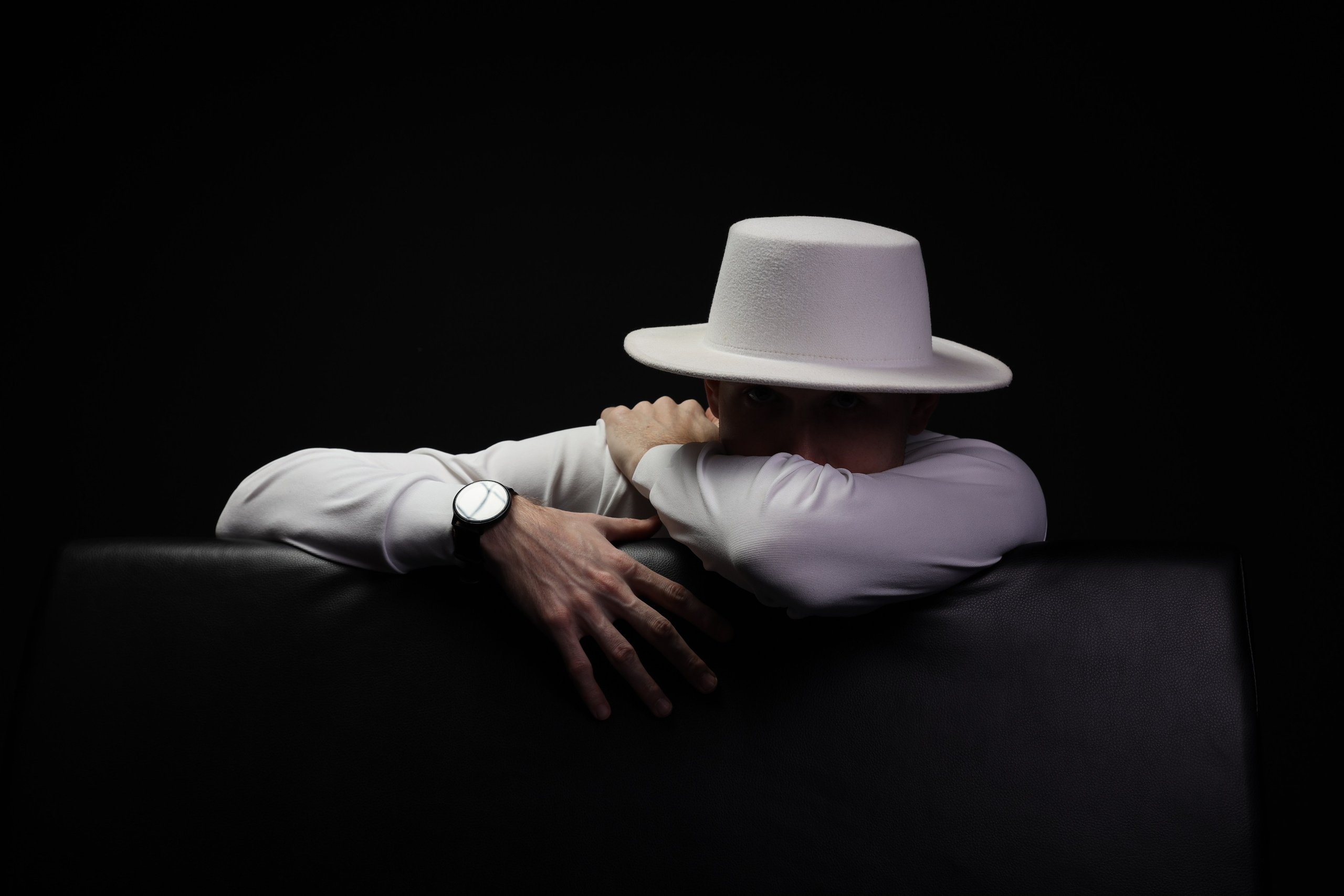 The White hat Alex. Профессиональный фотограф в Воронеже Владислав Крылов