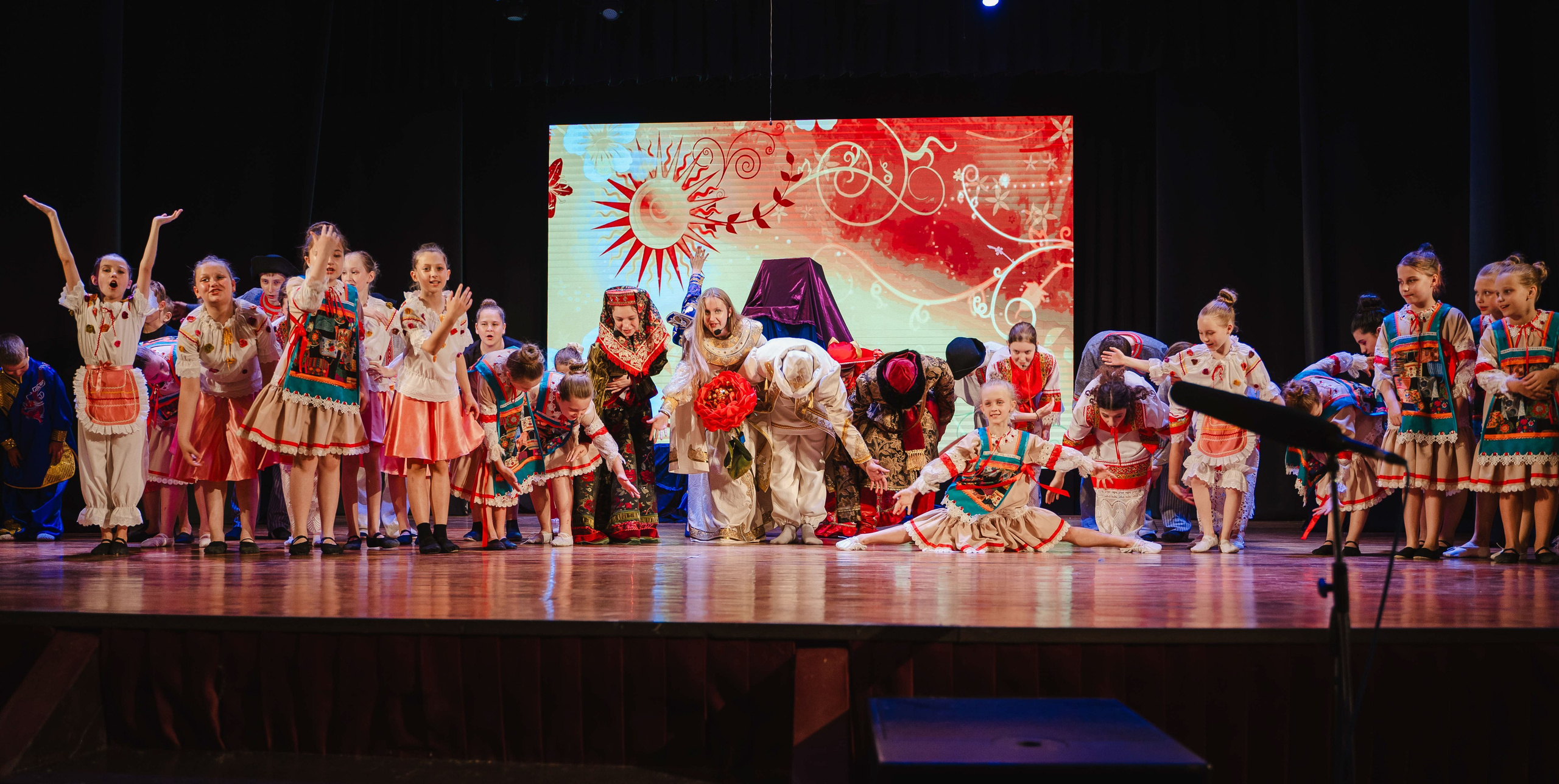 Фееричное выступление театрального коллектива АРТ-Визит г. Краснодар. Фотографы из солнечного Краснодара Вадим и Надежда Митус