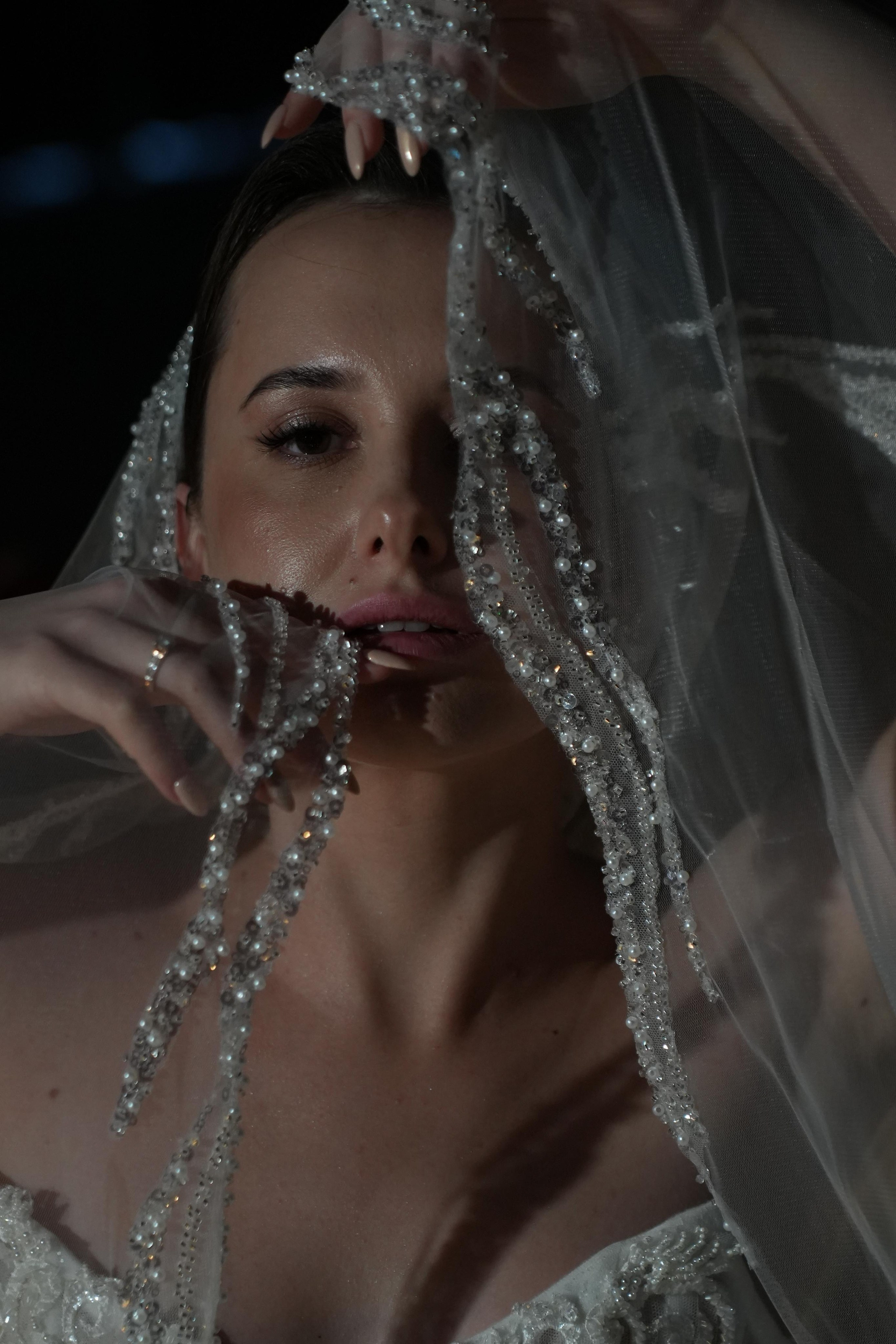 Невеста с красивой фатой