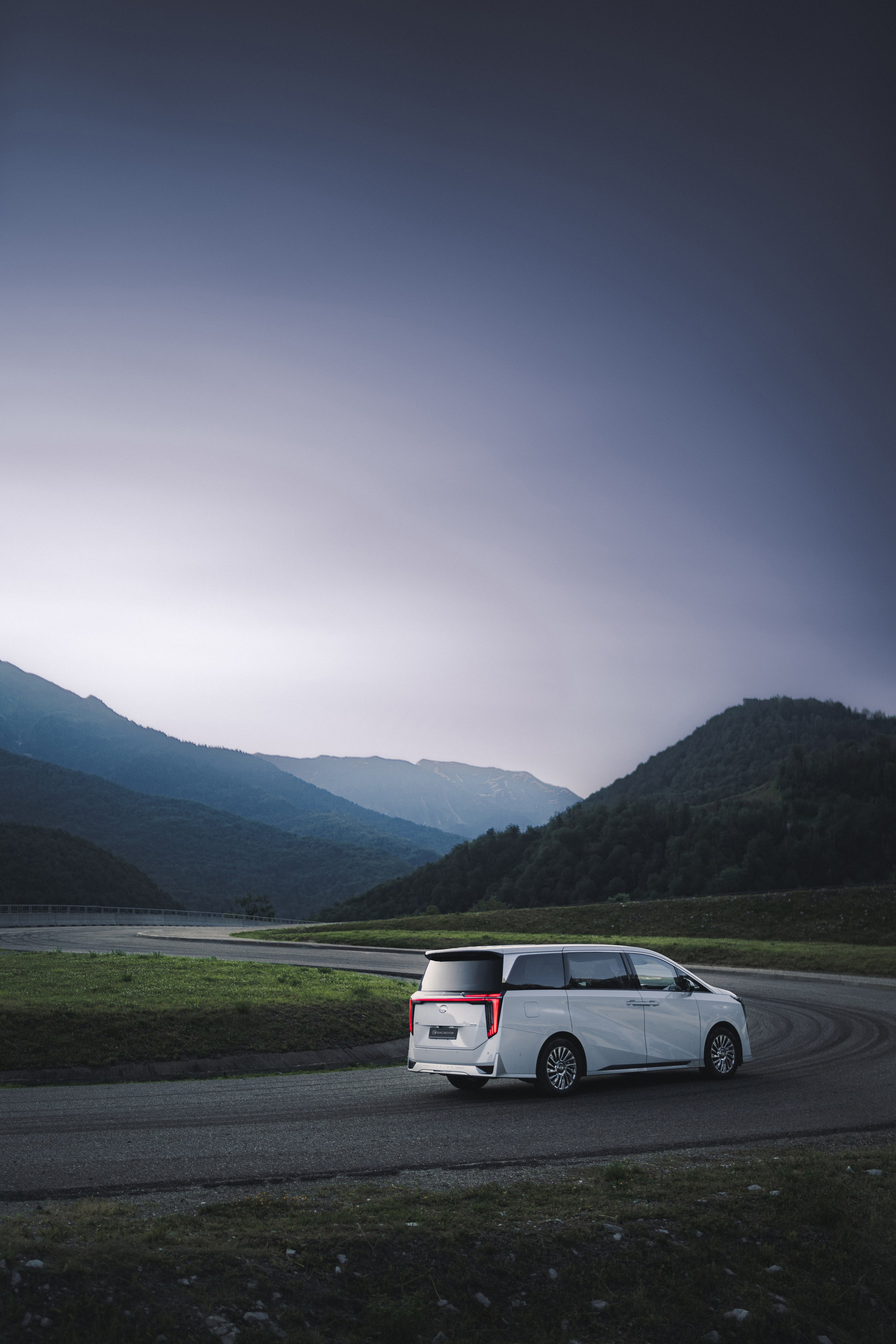 Сотрудничество с GAC Motor. Флагманы модельного ряда 2025: M8 & GS8 Dragon HEV. Фотограф Илья К. в Москве