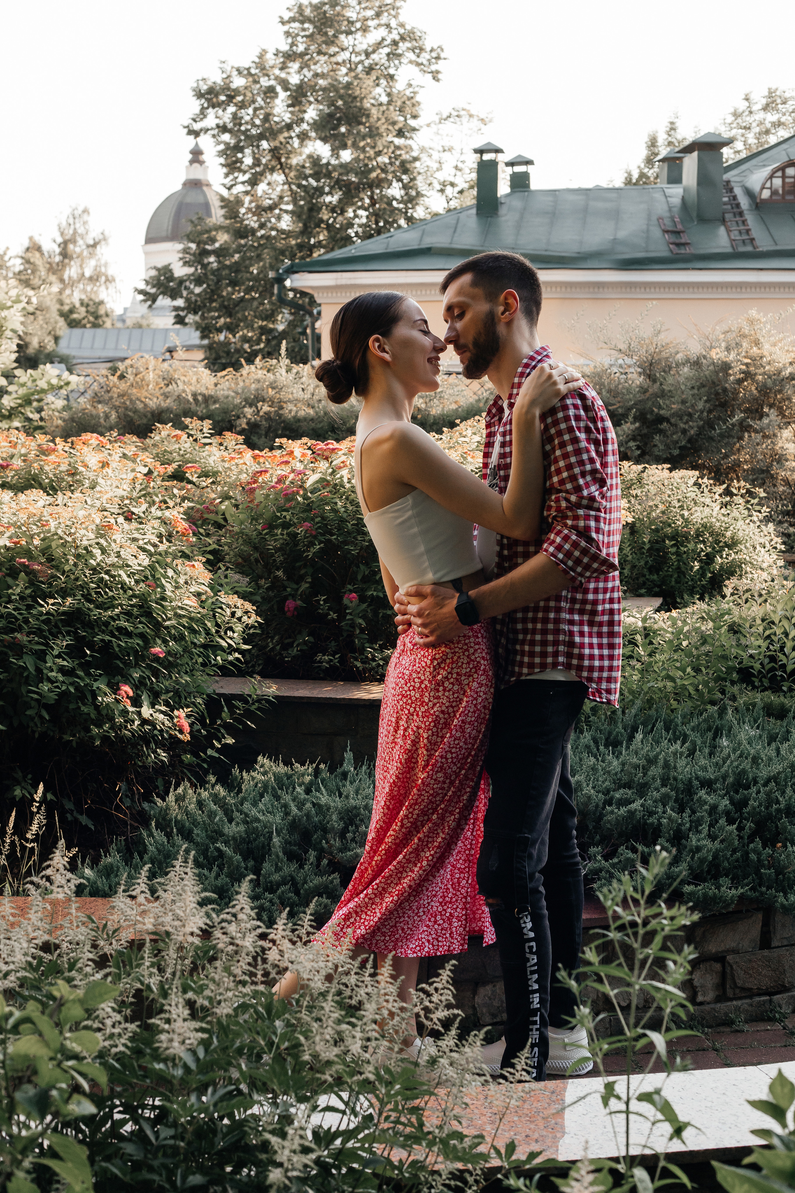Lovestory фотосессия на улице. Свадебный фотограф в Москве Элина Ларченкова. Фото, которые цепляют