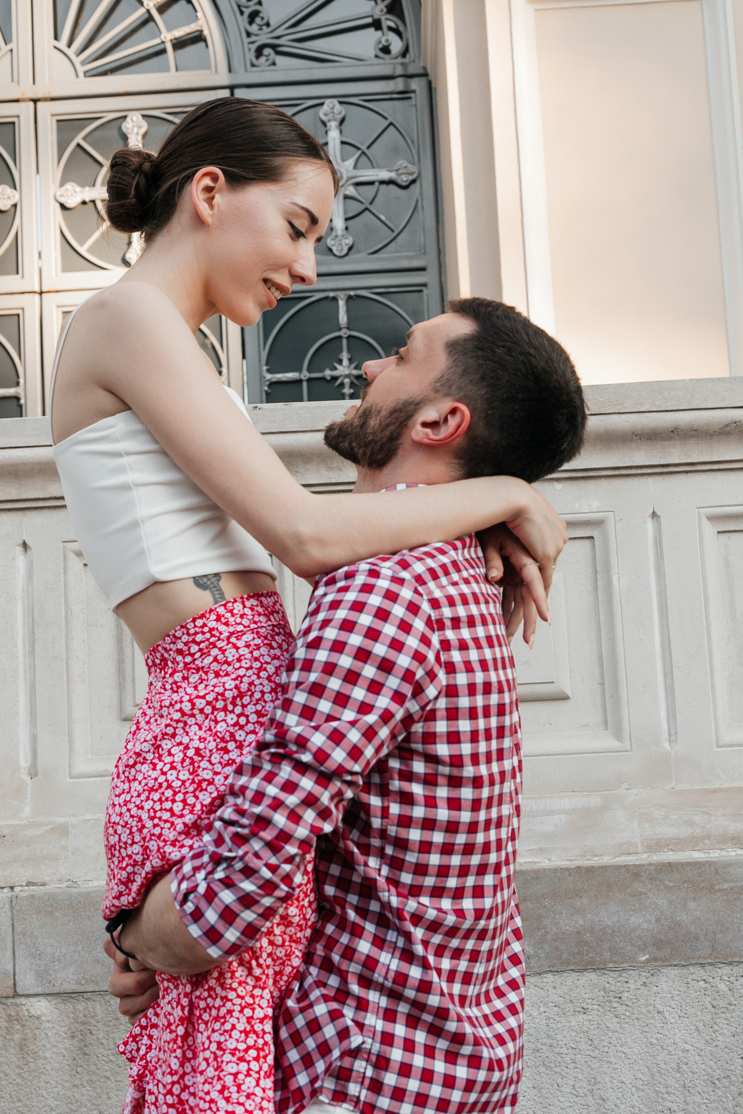 Lovestory фотосессия на улице. Свадебный фотограф в Москве Элина Ларченкова. Фото, которые цепляют