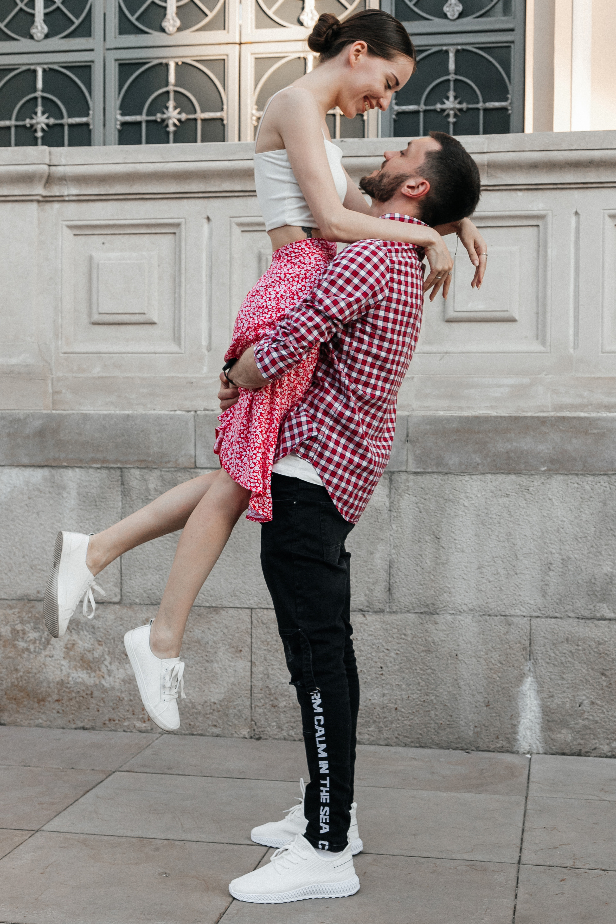 Lovestory фотосессия на улице. Свадебный фотограф в Москве Элина Ларченкова. Фото, которые цепляют