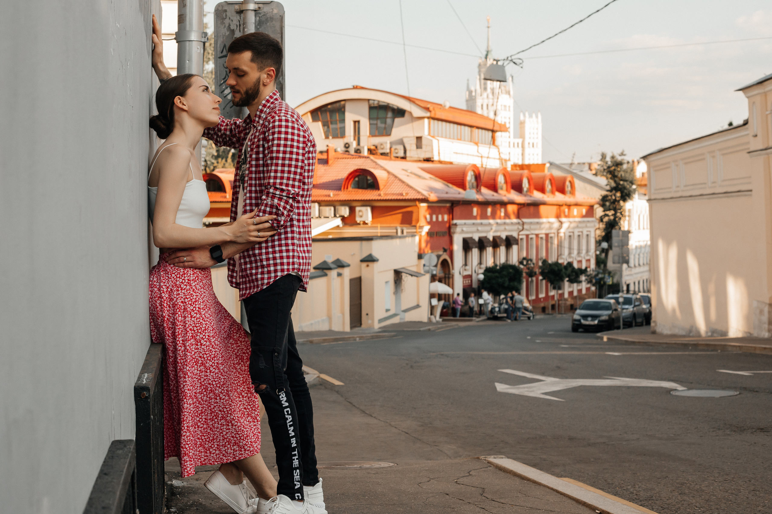 Lovestory фотосессия на улице. Свадебный фотограф в Москве Элина Ларченкова. Фото, которые цепляют