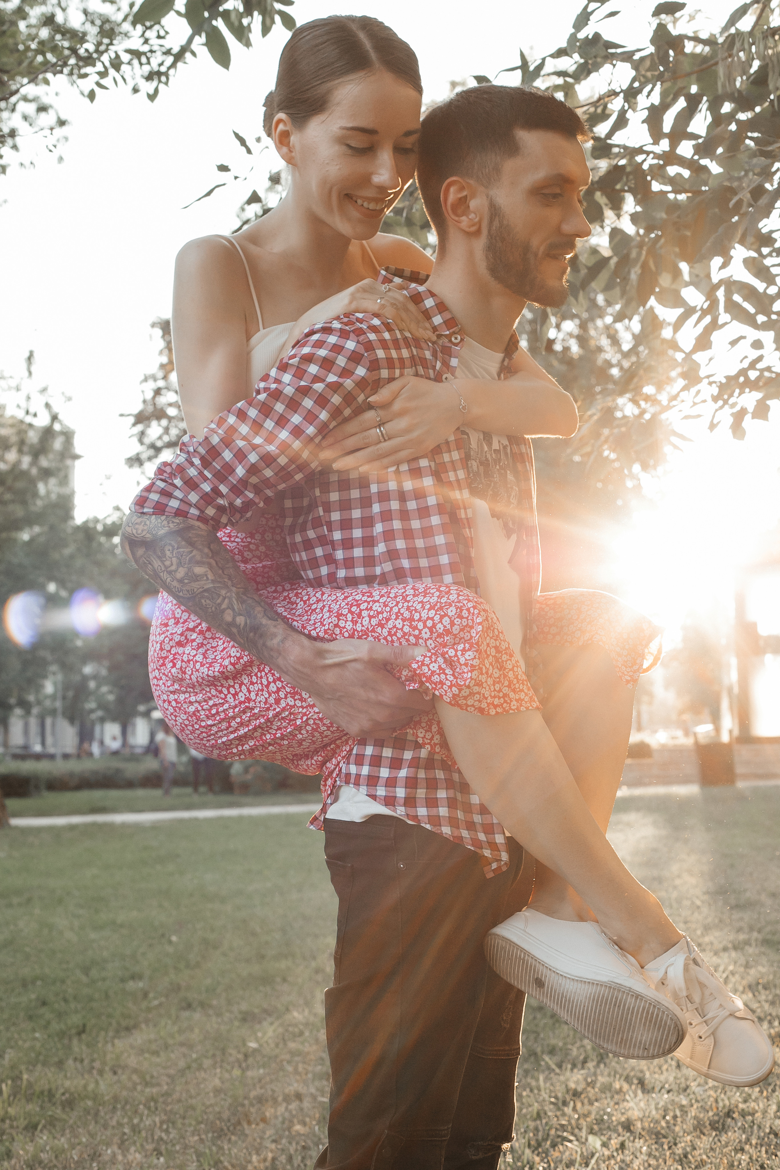 Lovestory фотосессия на улице. Свадебный фотограф в Москве Элина Ларченкова. Фото, которые цепляют