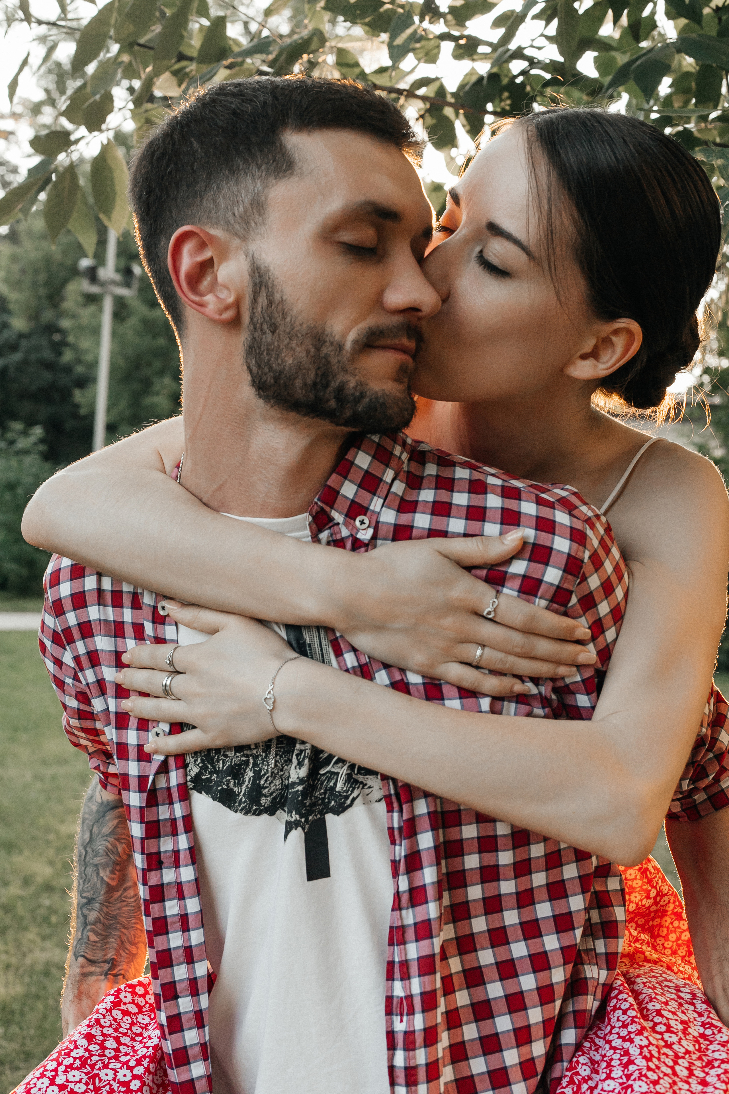 Lovestory фотосессия на улице. Свадебный фотограф в Москве Элина Ларченкова. Фото, которые цепляют