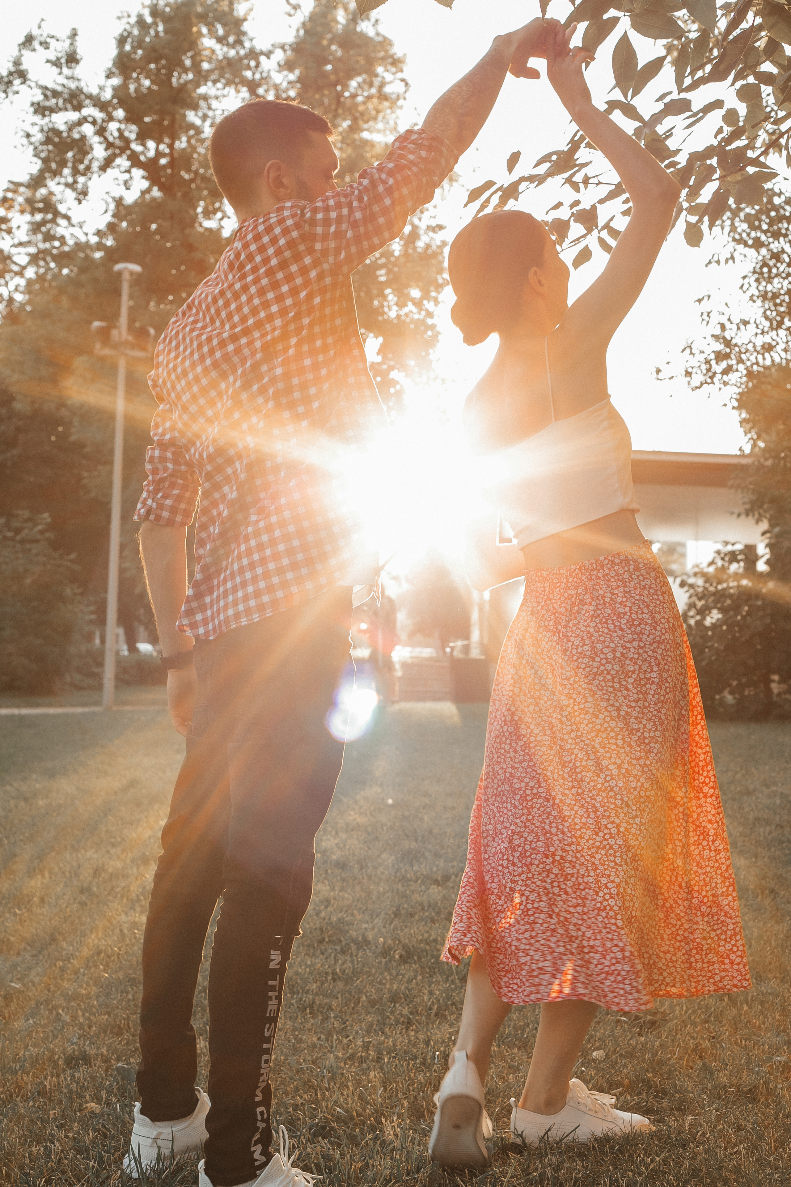 Lovestory фотосессия на улице. Свадебный фотограф в Москве Элина Ларченкова. Фото, которые цепляют