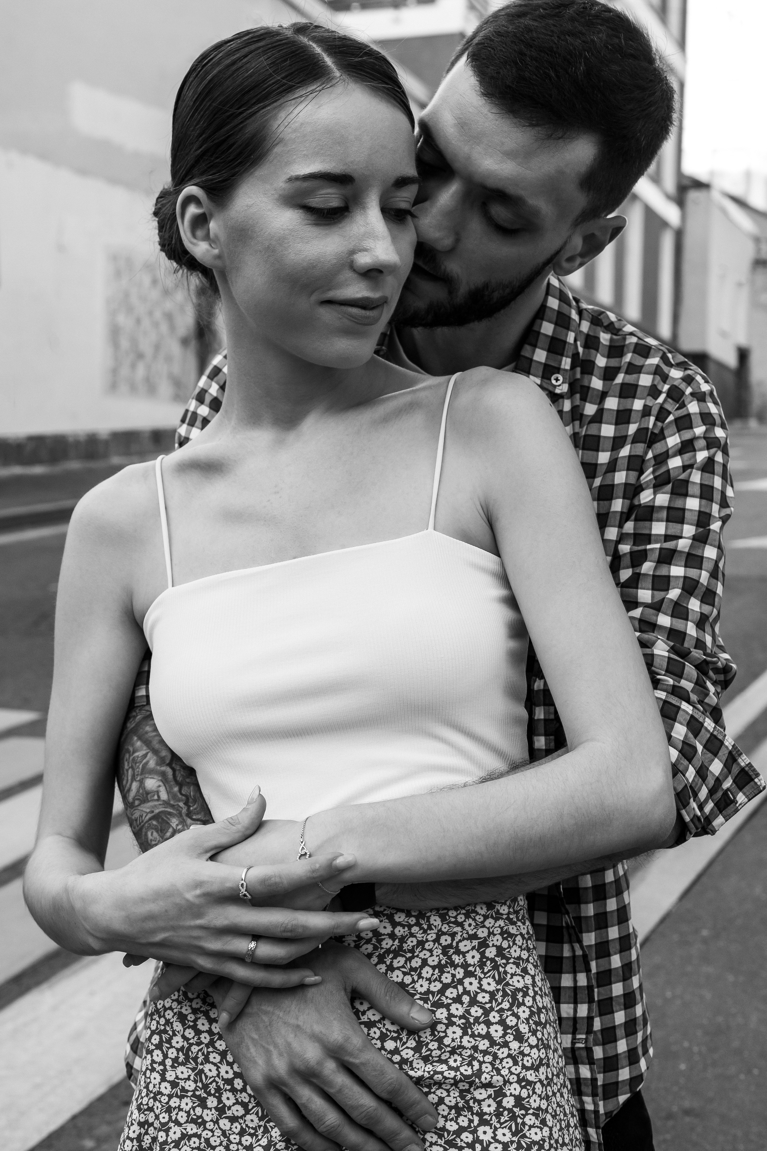 Lovestory фотосессия на улице. Свадебный фотограф в Москве Элина Ларченкова. Фото, которые цепляют