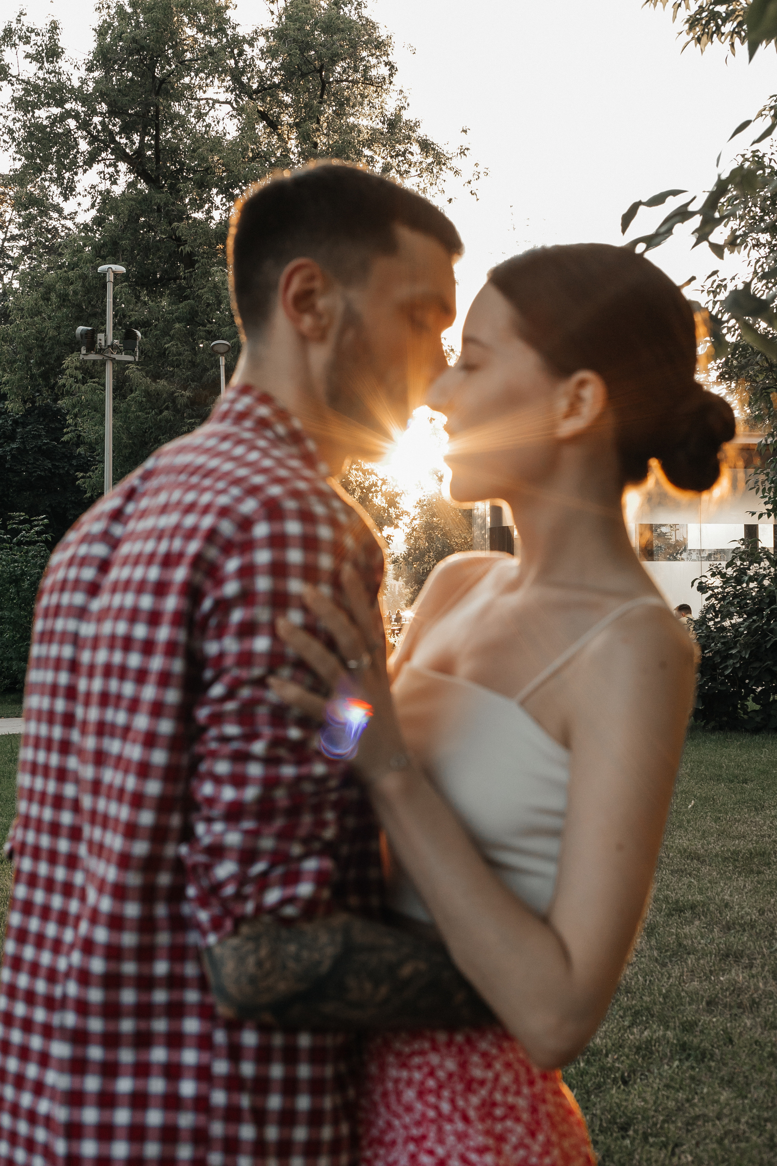 Lovestory фотосессия на улице. Свадебный фотограф в Москве Элина Ларченкова. Фото, которые цепляют