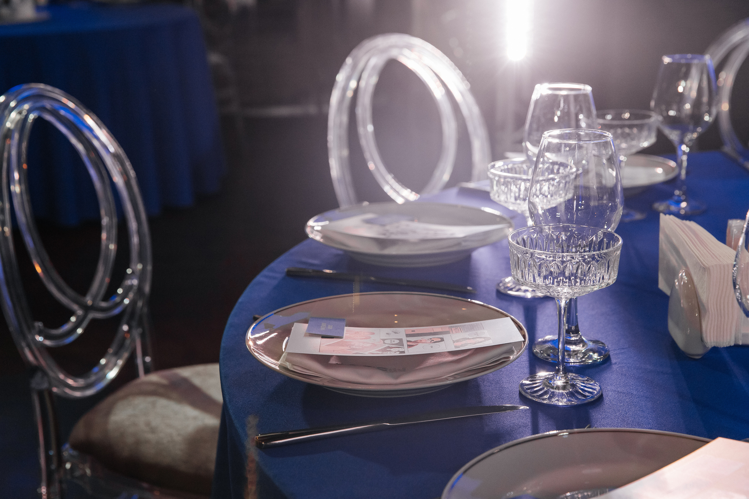 Свадьба в ресторане в синих тонах