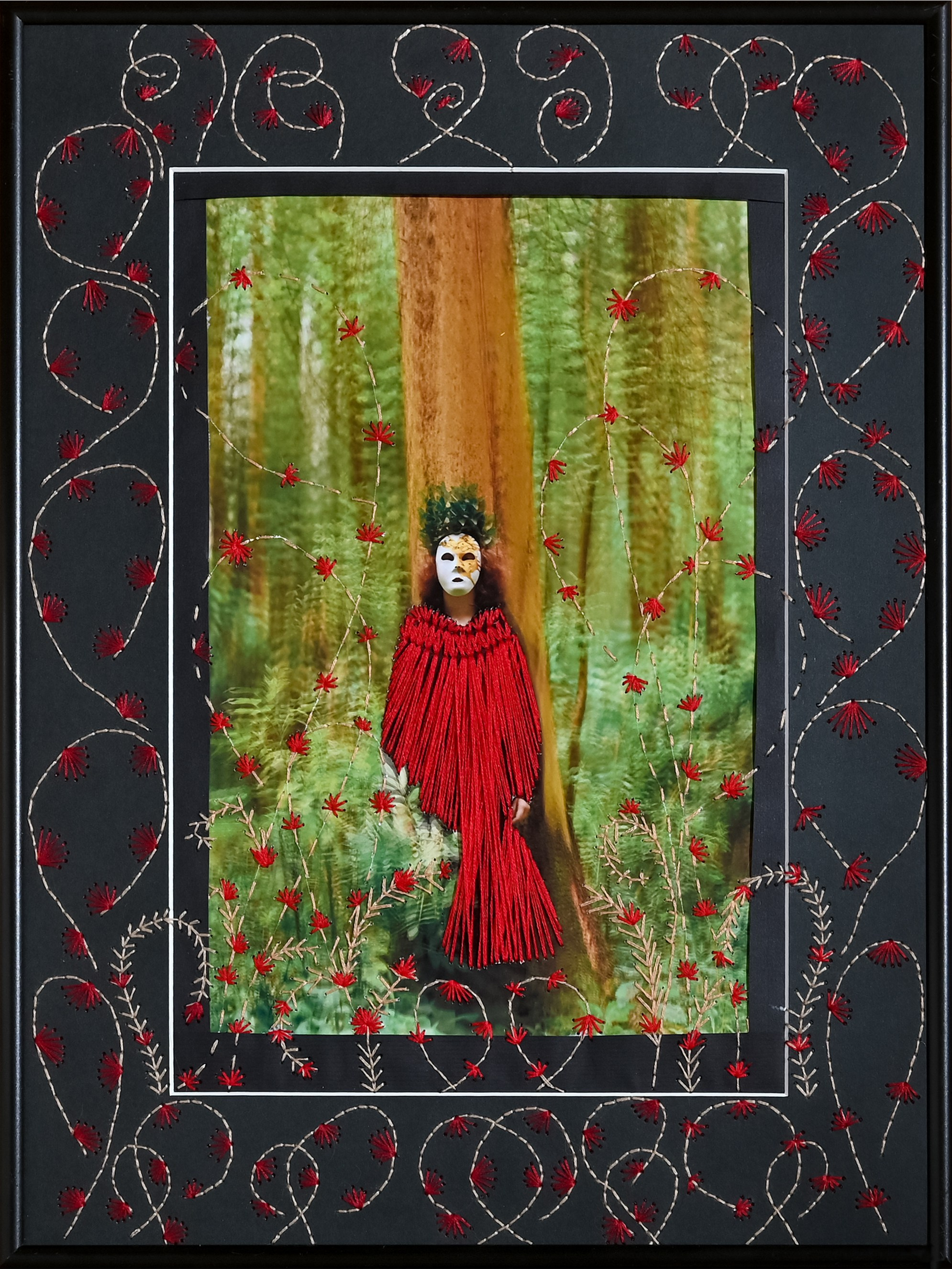 2023-2025. Матушка Бузина - согласно британской мифологии, дух - хранитель бузины, безжалостно мстящий за то, что его дерево испортили без спроса. Бузина ассоциировалась с ведьмами и феями, а иногда жила собственной жизнью, подобно дриадам или богиням. Размер 30 см на 40 см. Вышивка по фотографии. Цена по запросу