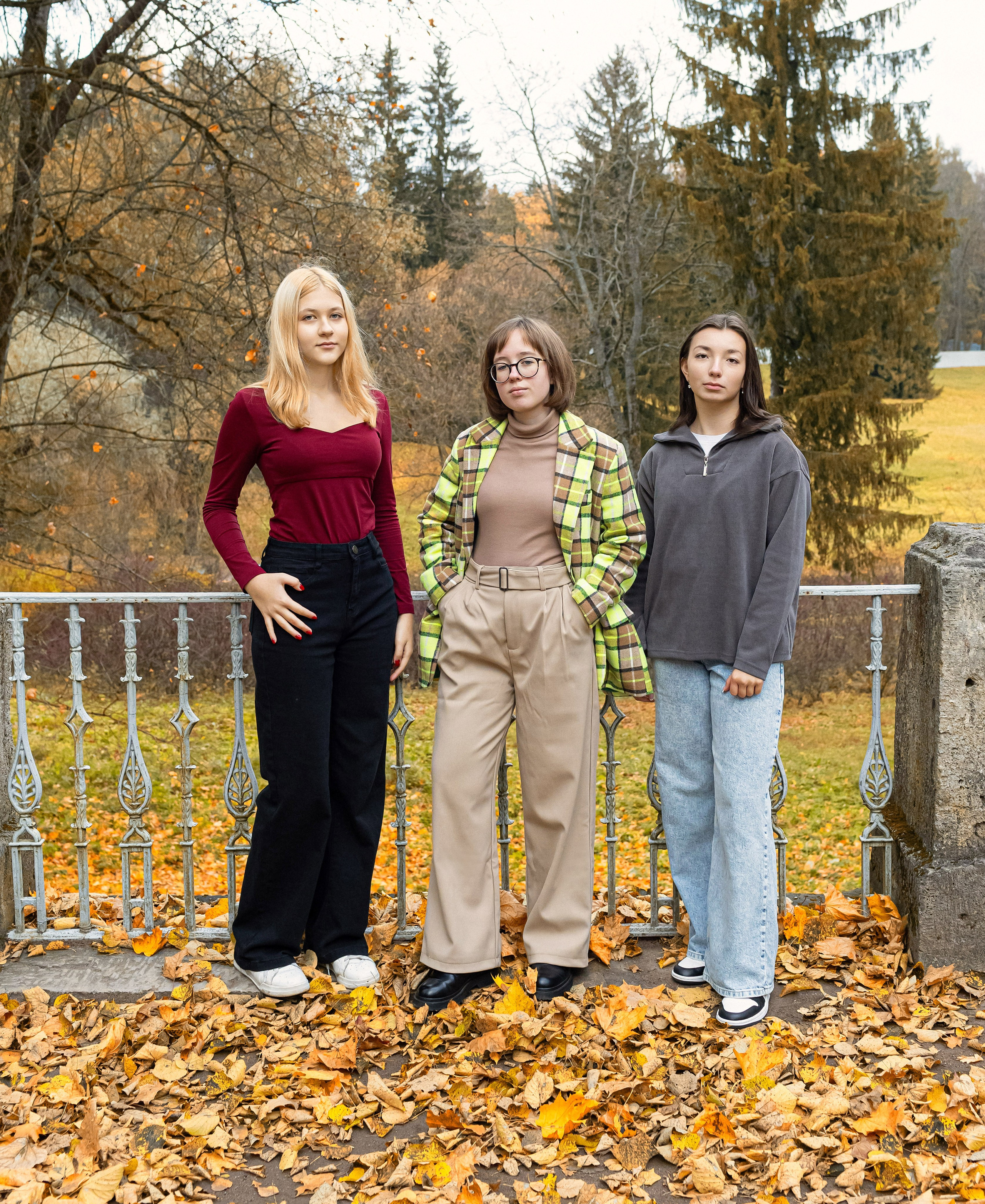 Фотосъёмка в Павловском парке для выпускных альбомов. 9 класс. Школа № 433. Свадебный, семейный, детский фотограф в Санкт-Петербурге