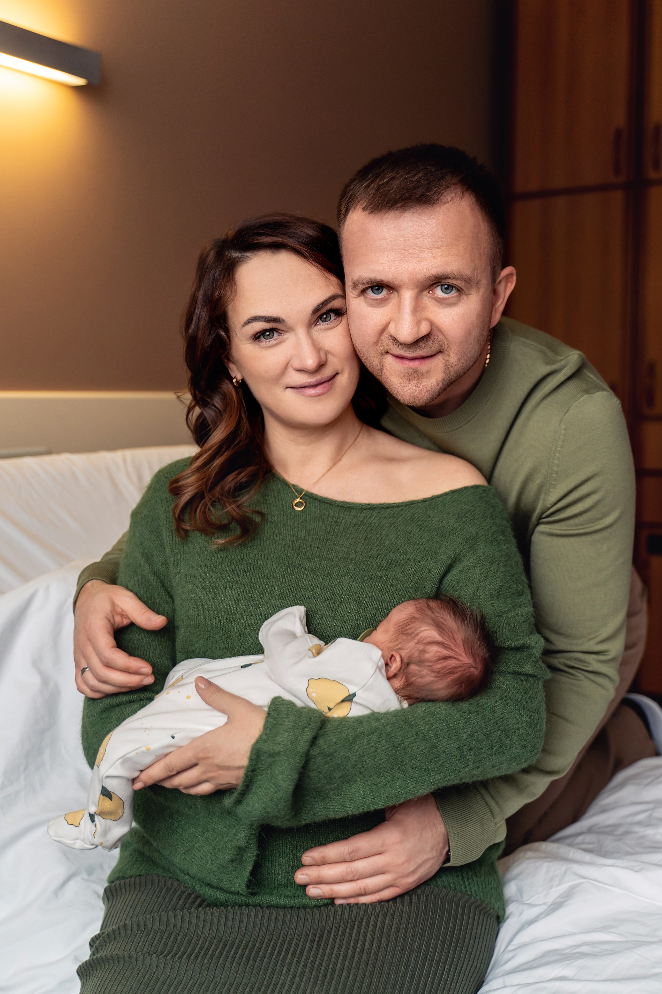 Выписка из роддома Лапино. Фотограф на выписку из роддома Москва. Фотограф \ Видеограф на Крещение, Венчание Москва| Семейные съемки