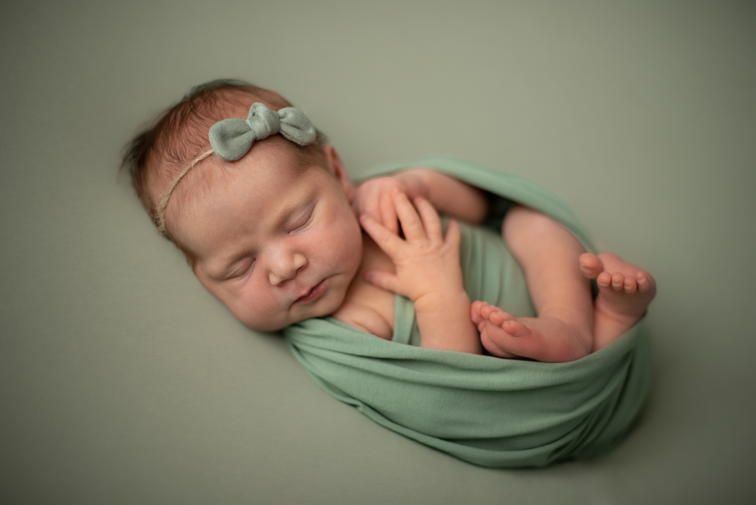 Профессиональный фотограф новорожденных Тверь