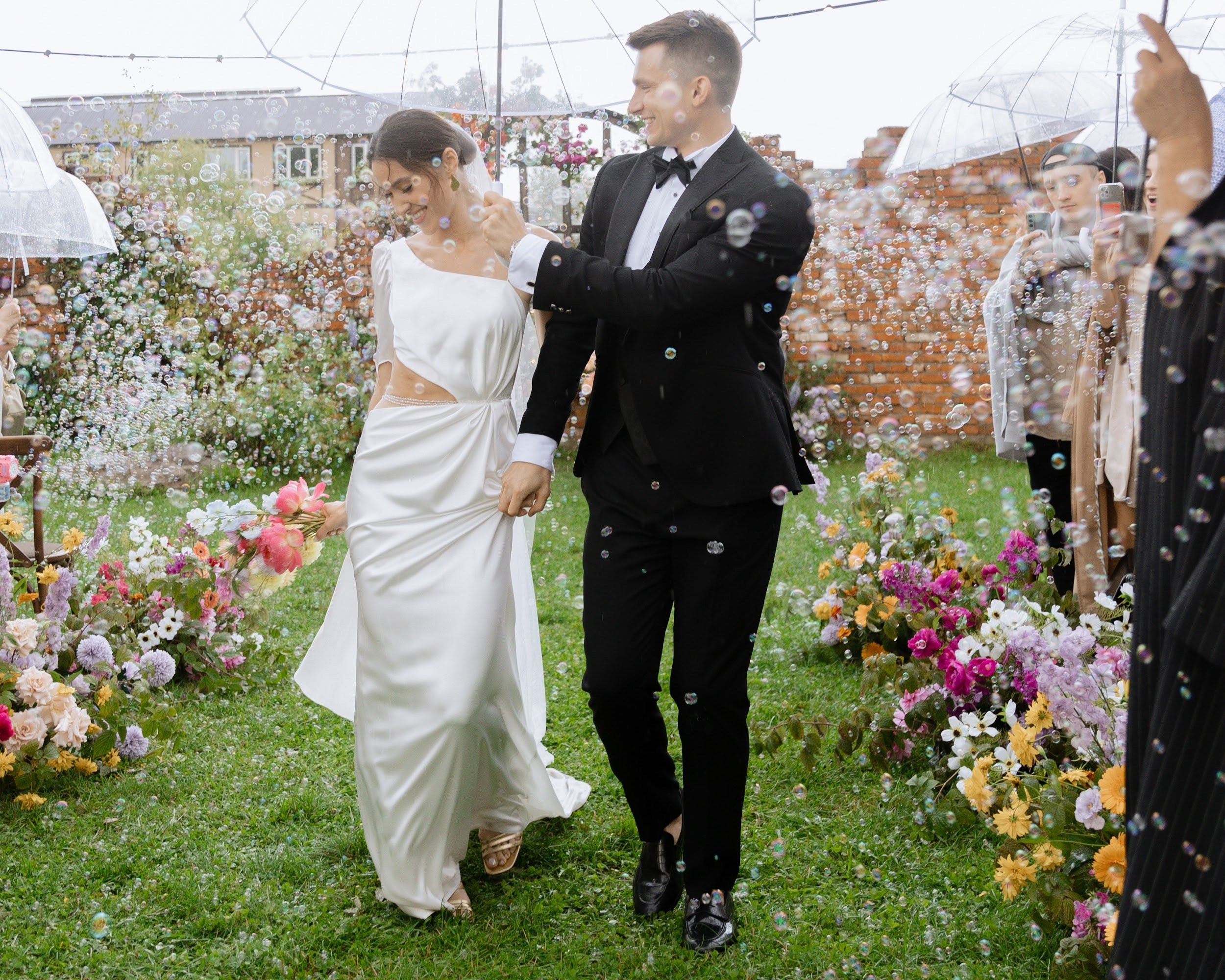 Разрушенная стена. Локация для церемонии ифотосессии. Свадебная площадка РАНЧО