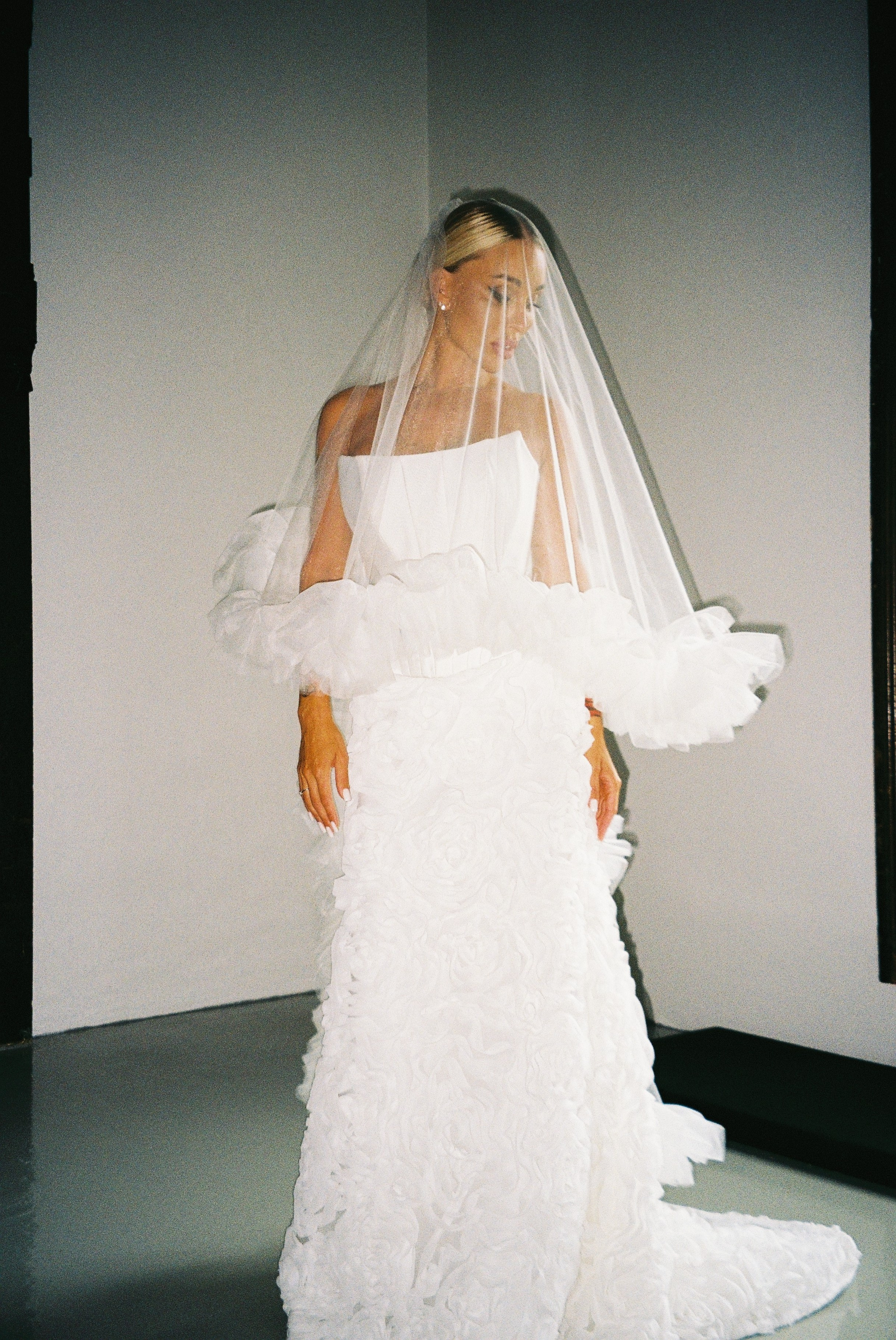 Свадебная фотосессия в отеле Twelve Reasons, роспись в особняке Спиридонова. Свадебный фотограф в Москве Элина Ларченкова. Фото, которые цепляют