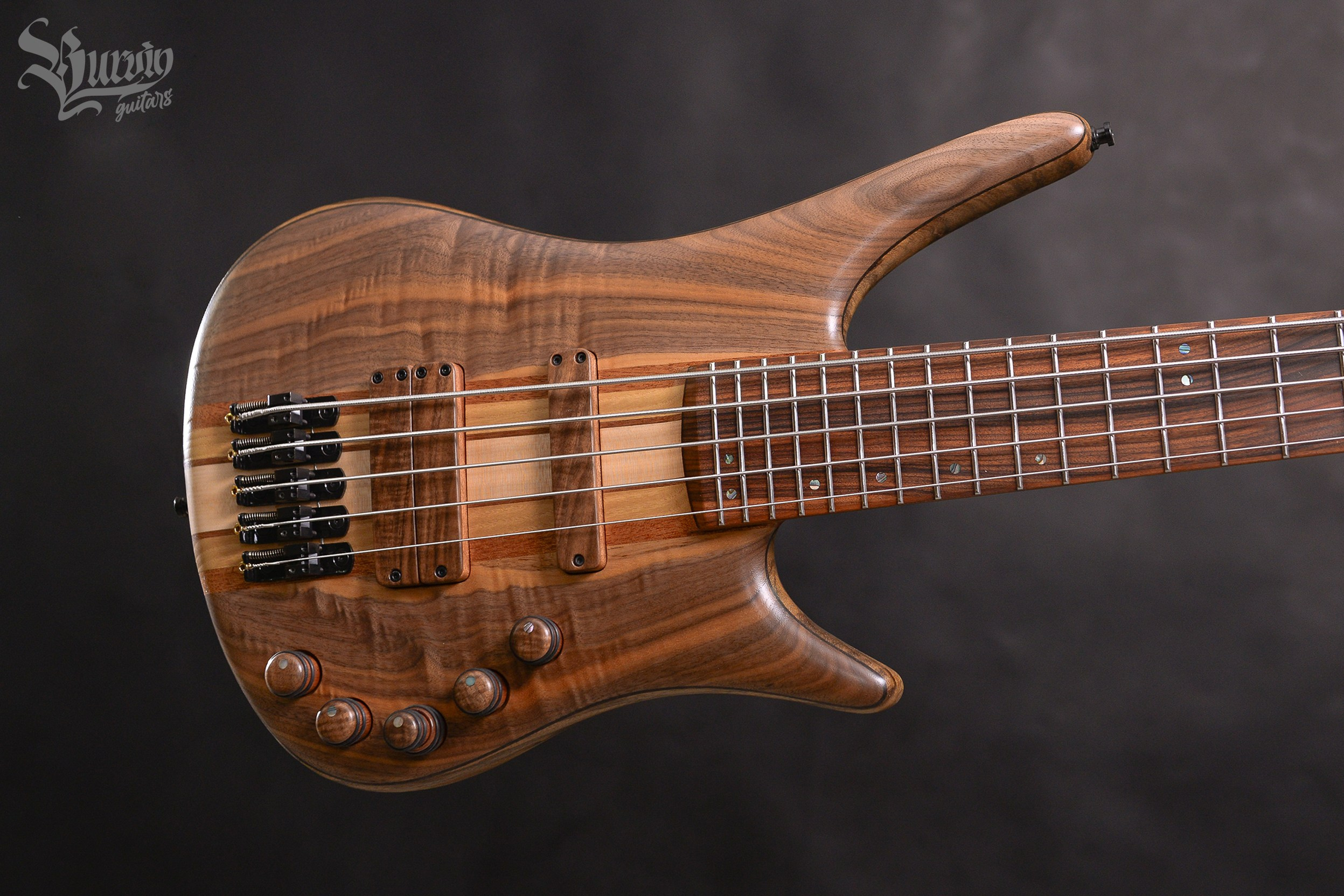 026 ACULA. Master of making guitars and basses to order