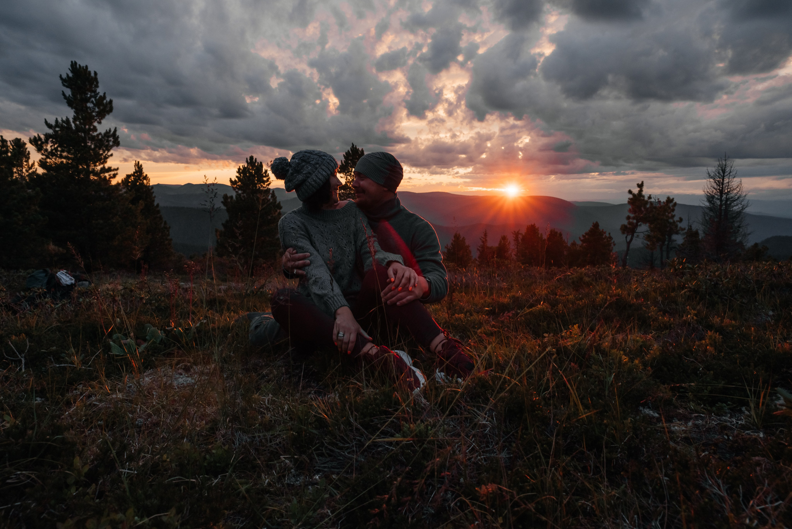 Свадебная фотосессия на Байкале и горах. Семейный и свадебный фотограф в Иркутске Максим Жигалов