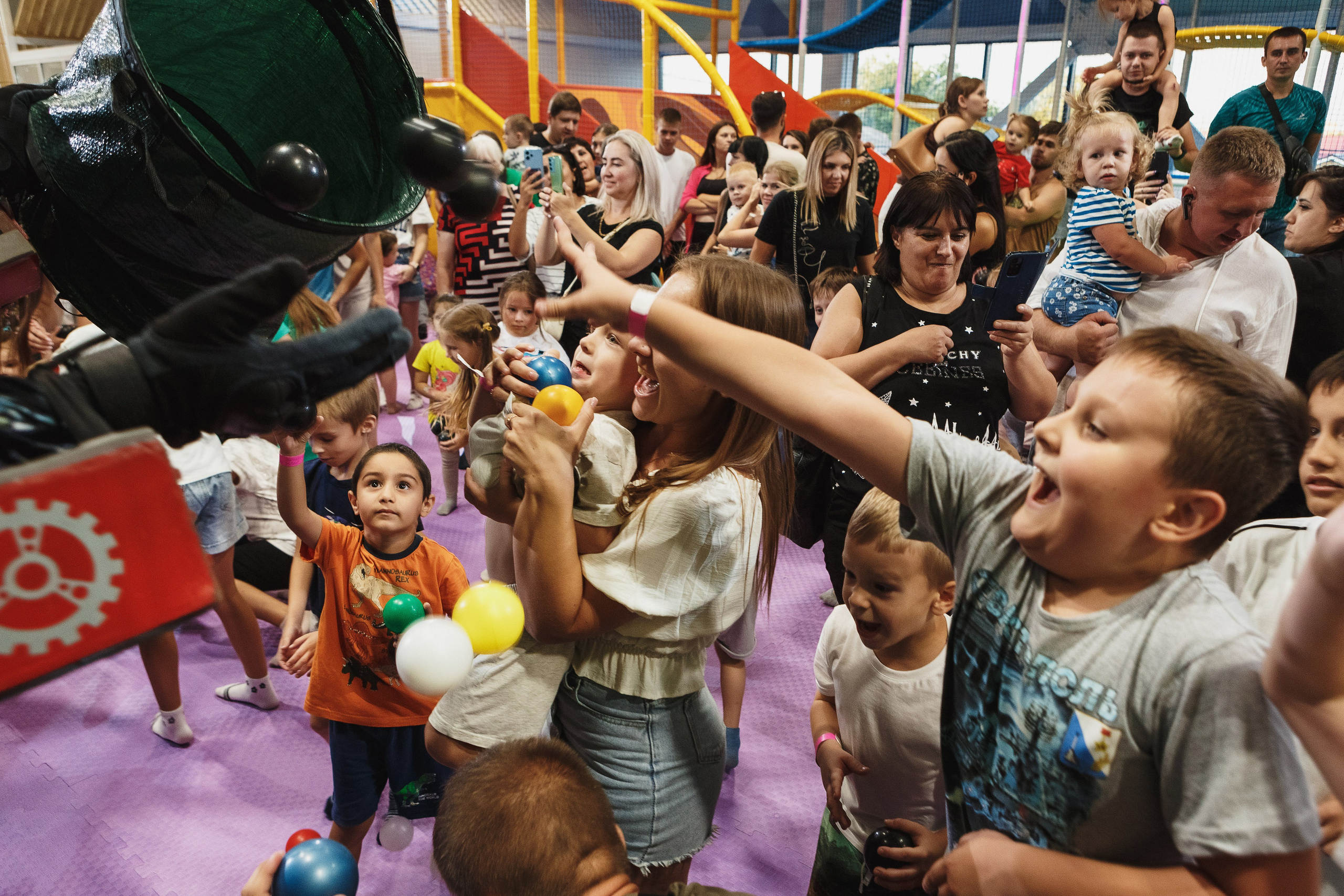 Туси Джуси Таганрог — Яркие и Весёлые Фотографии Детской Игровой Зоны. Свадебный и семейный фотограф в Таганроге Бакарюк Антон