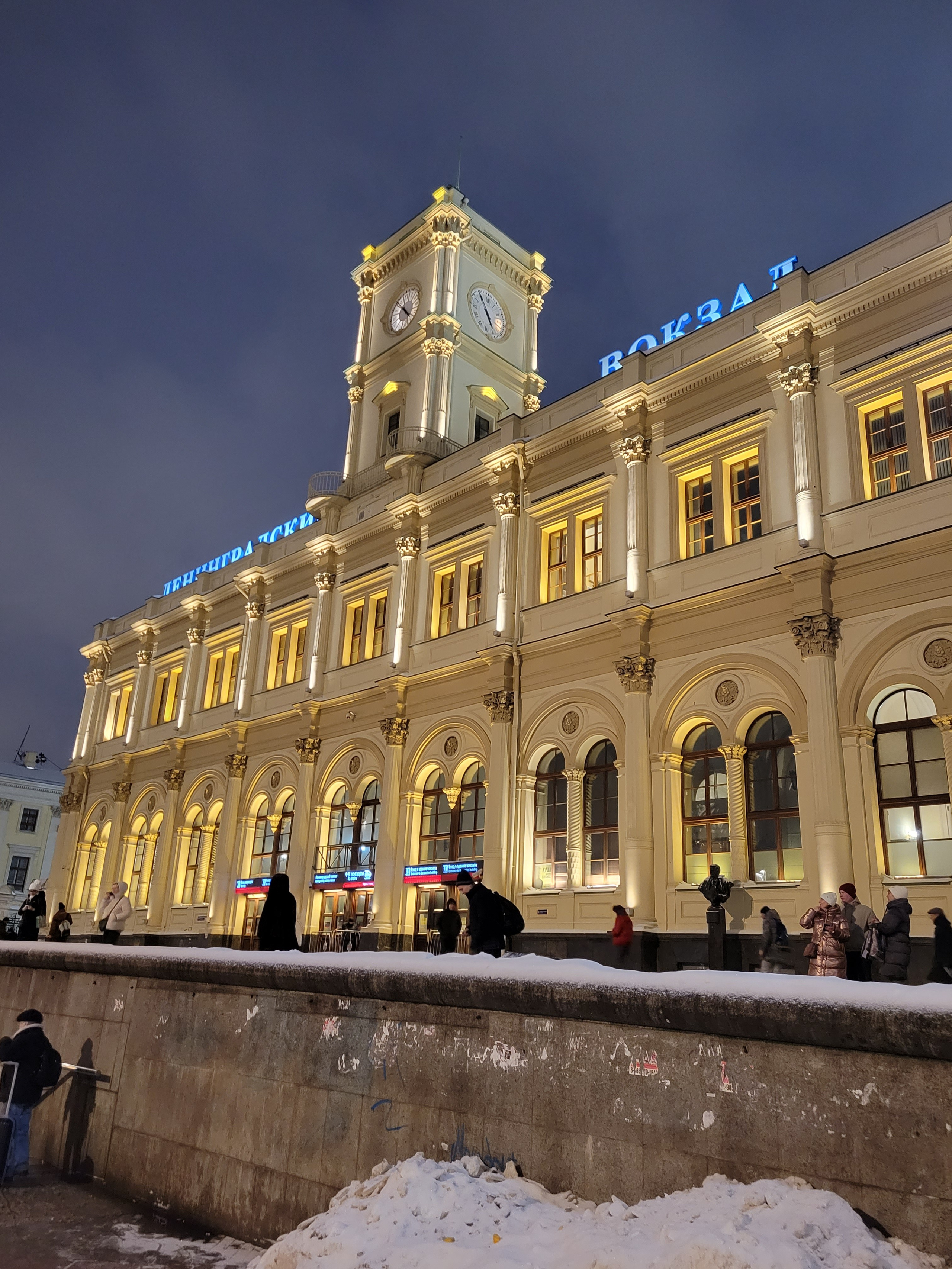17:00 Стартуем из Москвы Сапсаном.