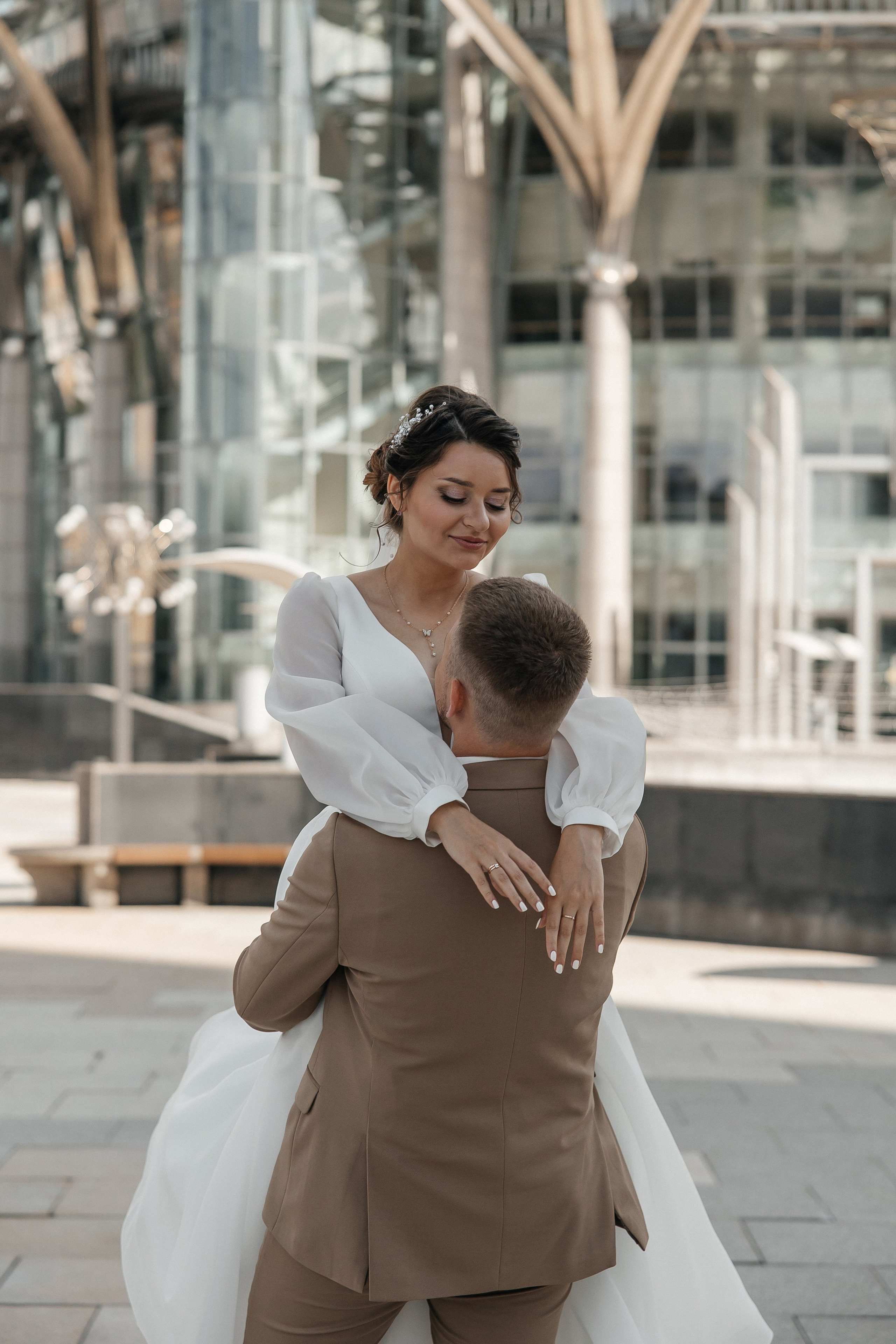 Свадебная фотосессия у Дома Музыки. Свадебный фотограф в Москве Дарья Олендарёва