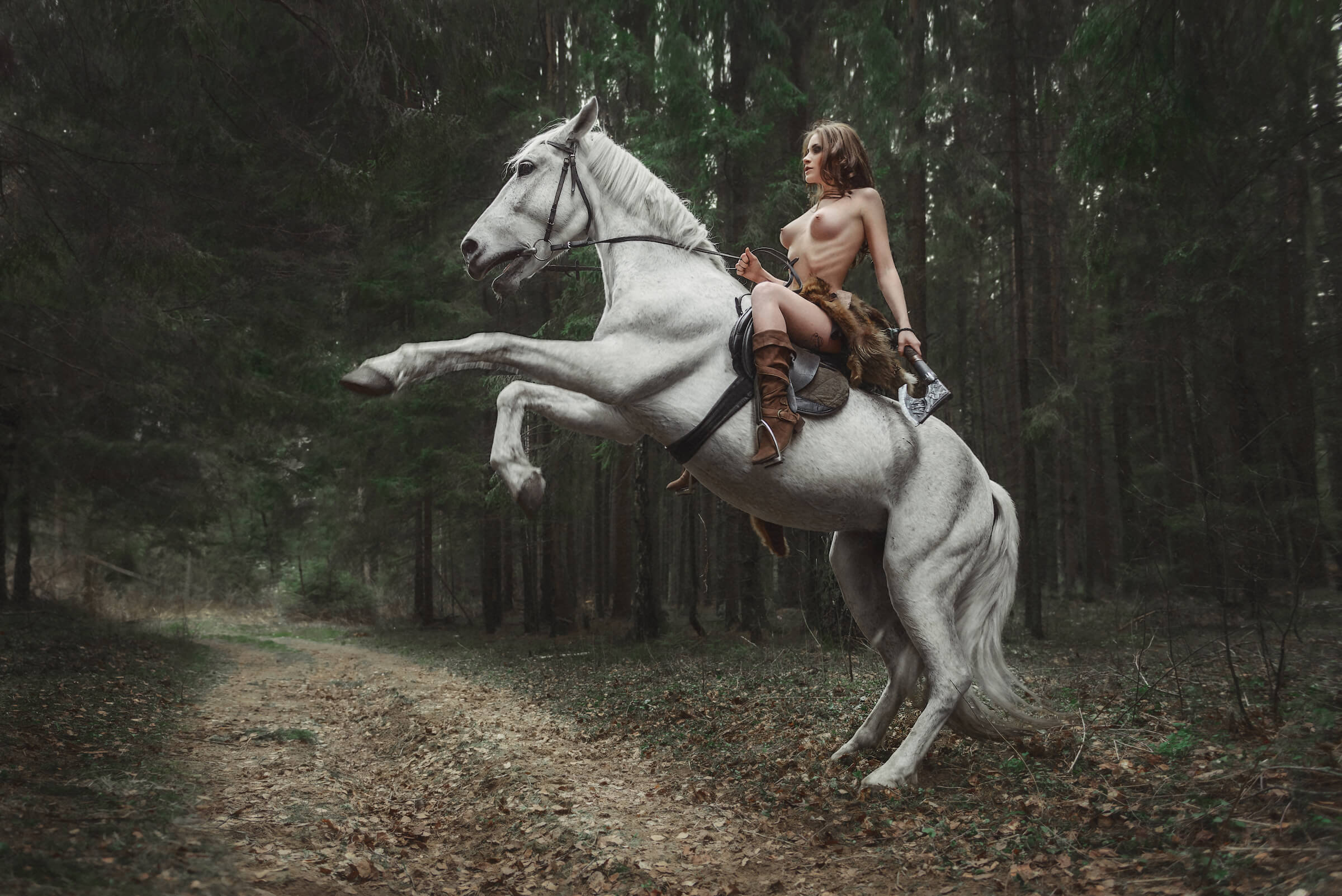 девушка на лошади, всадник, эротическая фотосъёмка, белая лошадь