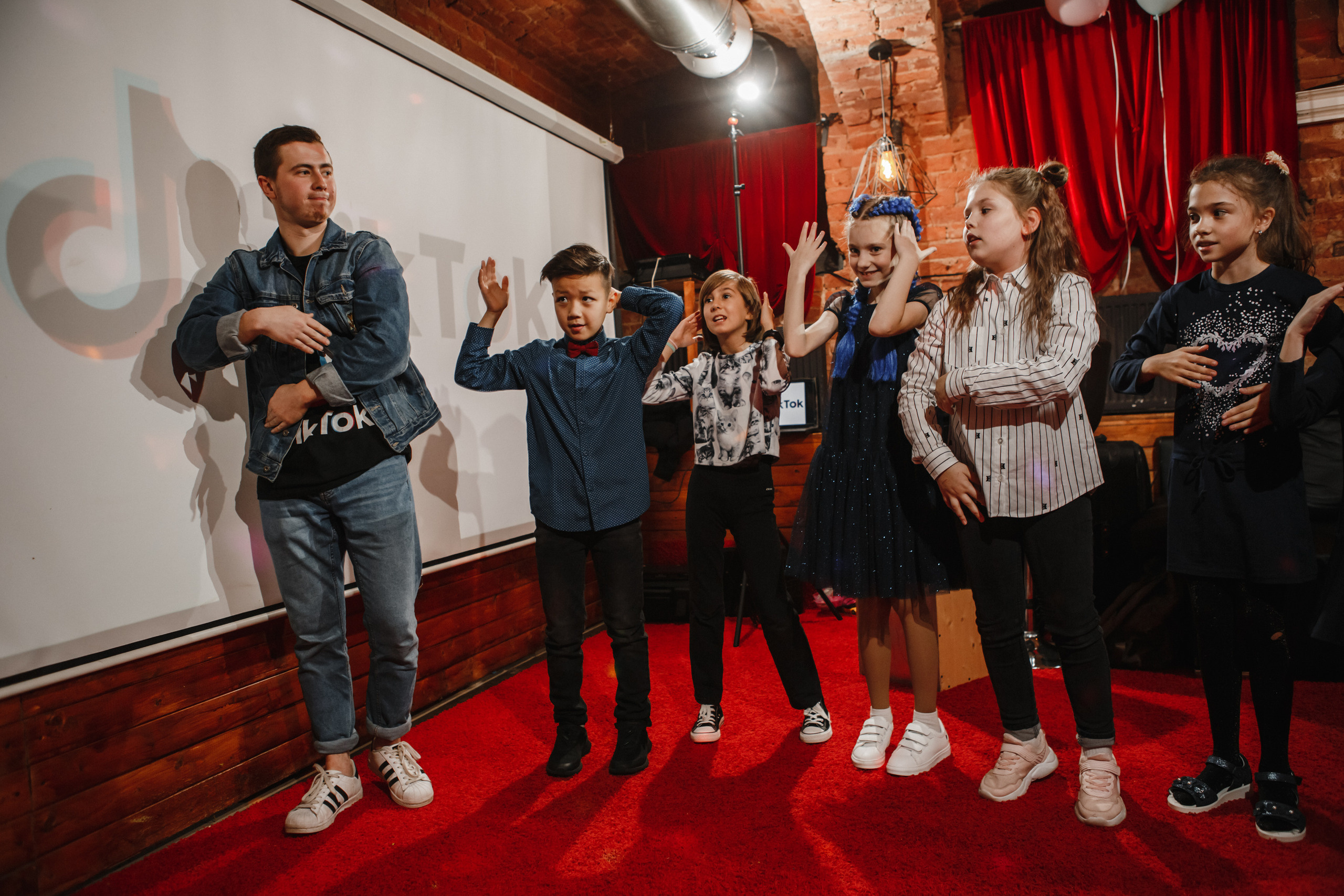 День рождения Алисы. Tik-Tok шоу. Galina and Nikita Bykovets, a wedding photographer and videographer duo in Germany