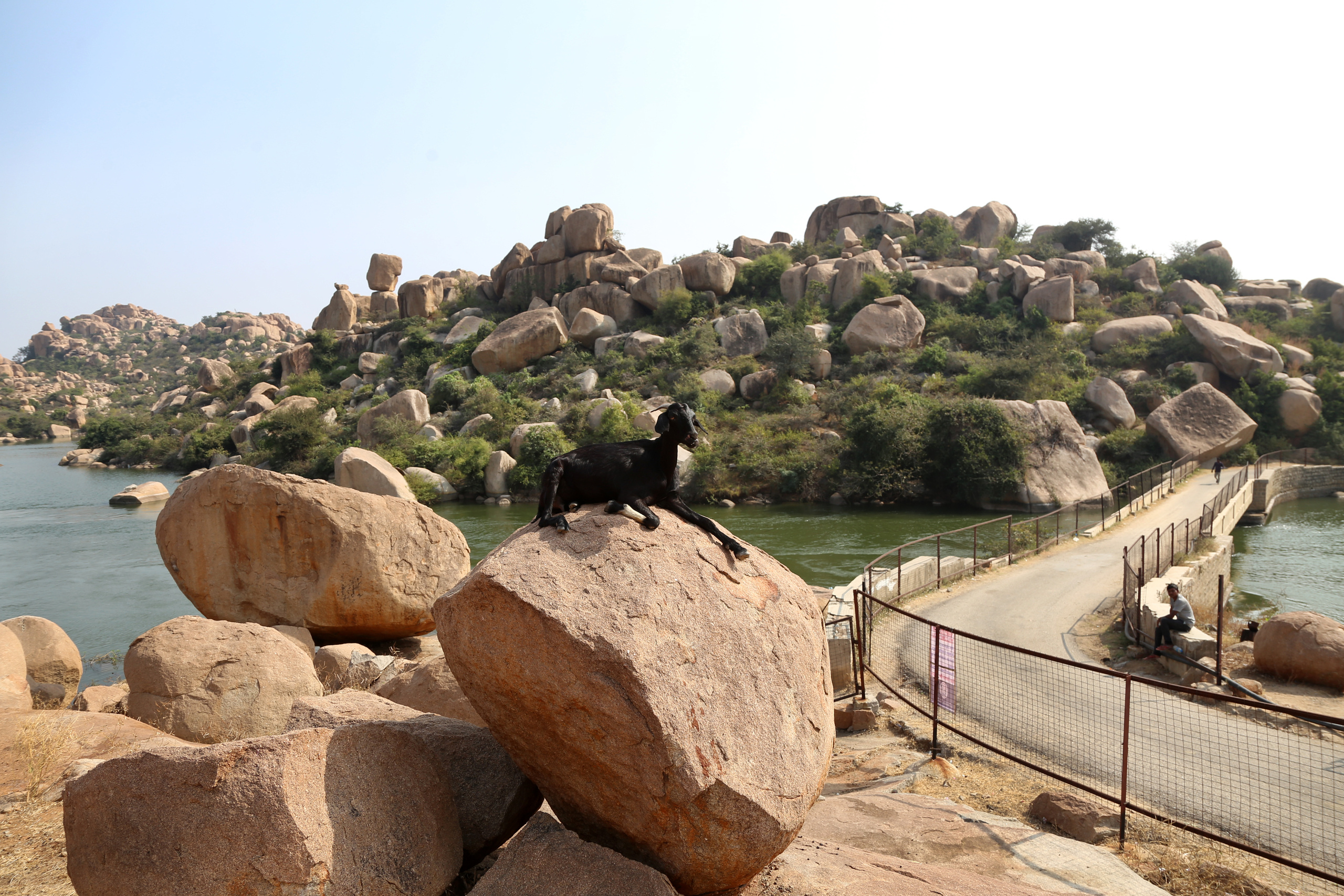 Хампи — деревня посреди руин Виджаянагара. Индия. Фотограф Юля Постнова