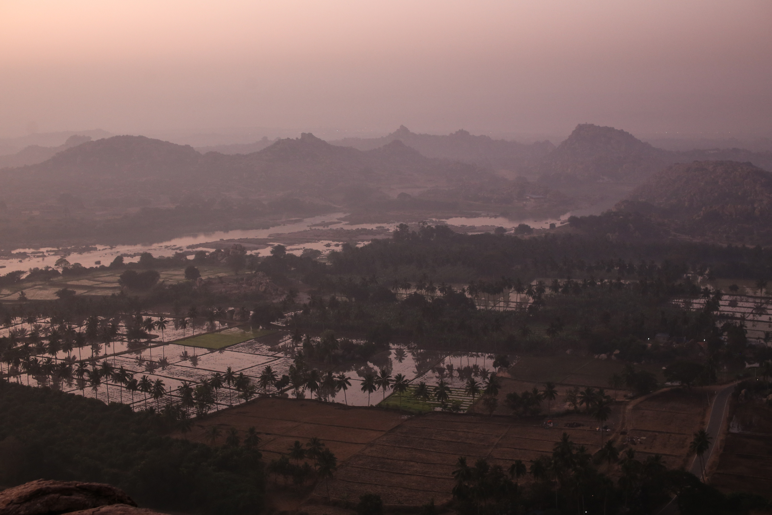 Хампи — деревня посреди руин Виджаянагара. Индия. Фотограф Юля Постнова