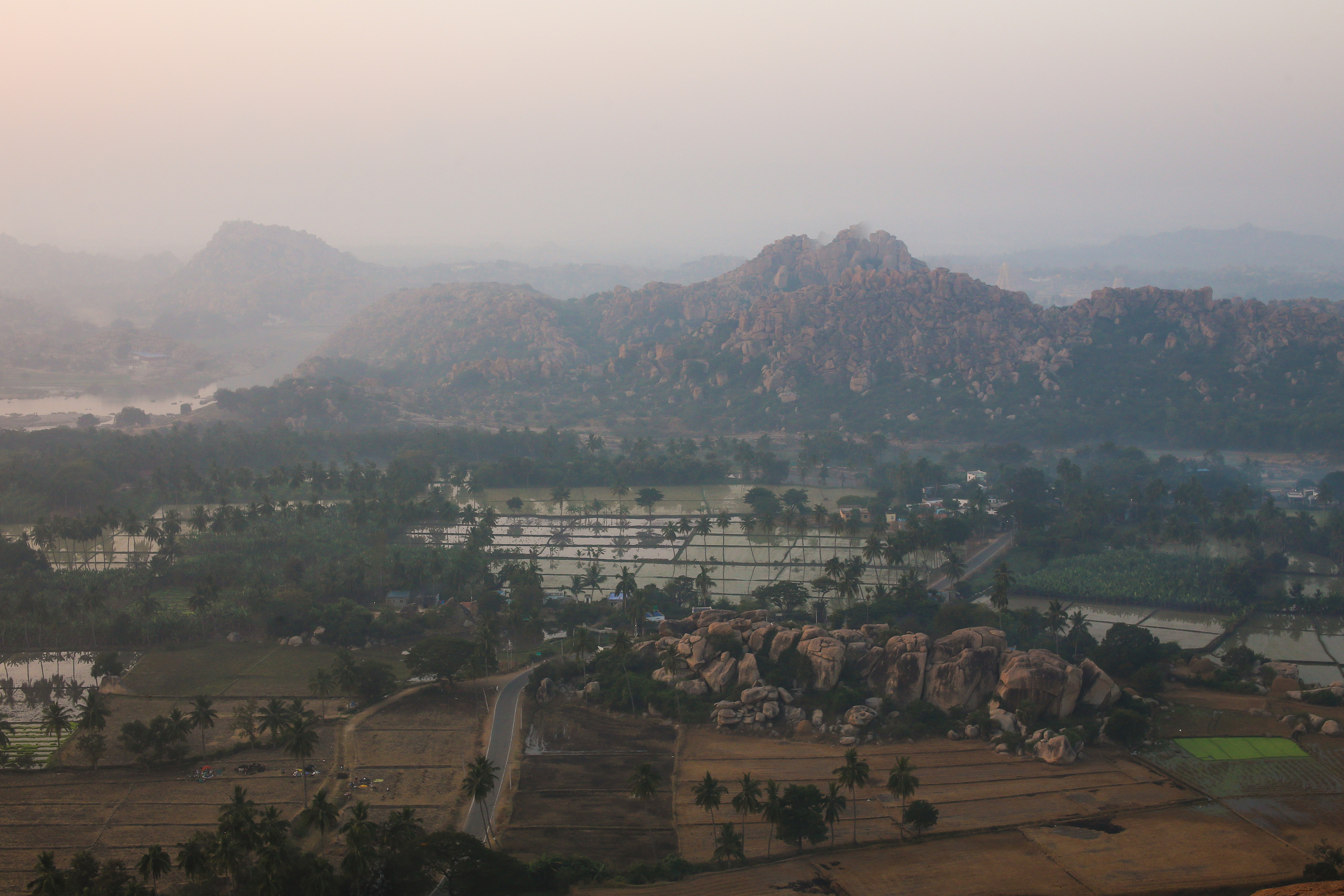 Хампи — деревня посреди руин Виджаянагара. Индия. Фотограф Юля Постнова