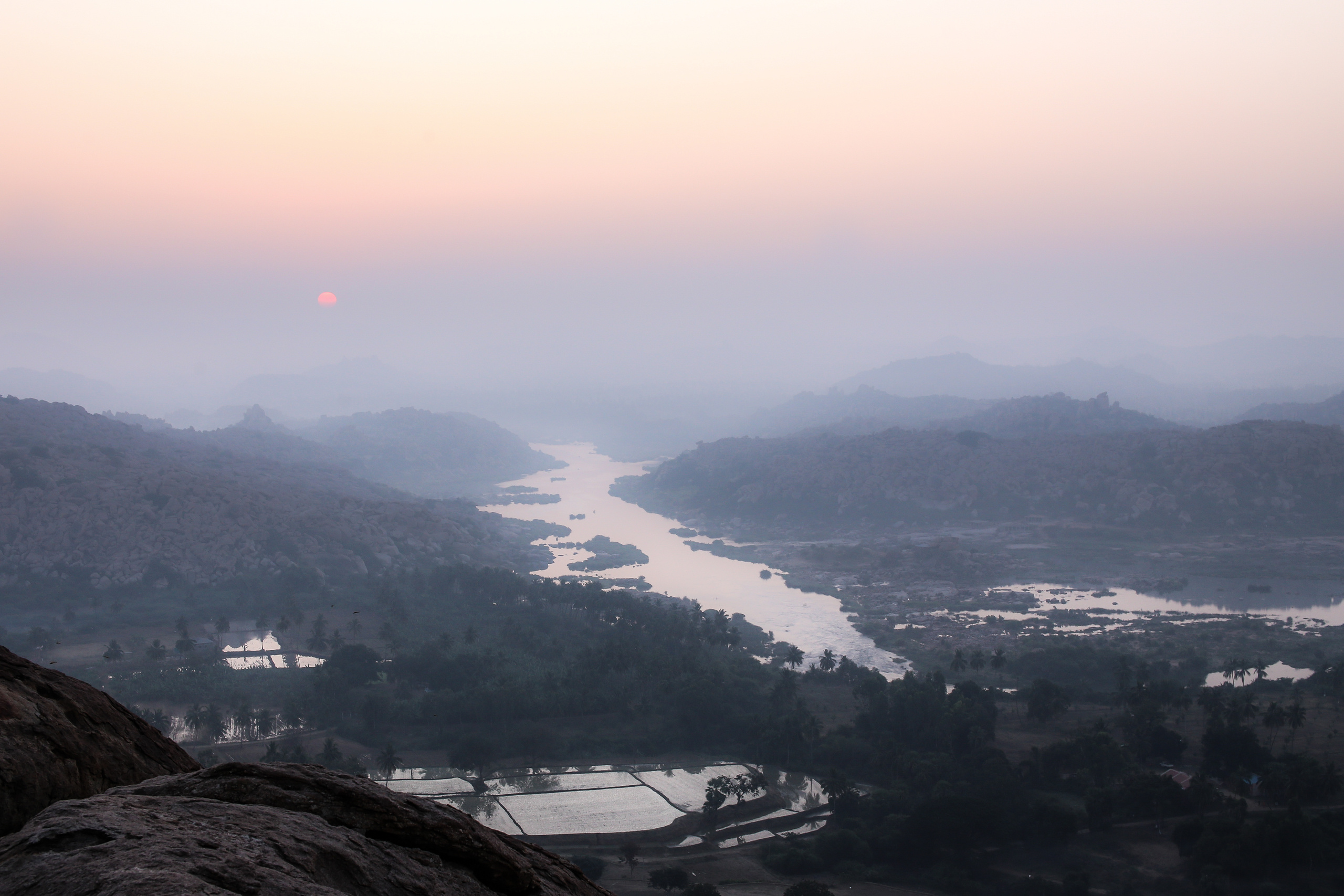 Хампи — деревня посреди руин Виджаянагара. Индия. Фотограф Юля Постнова