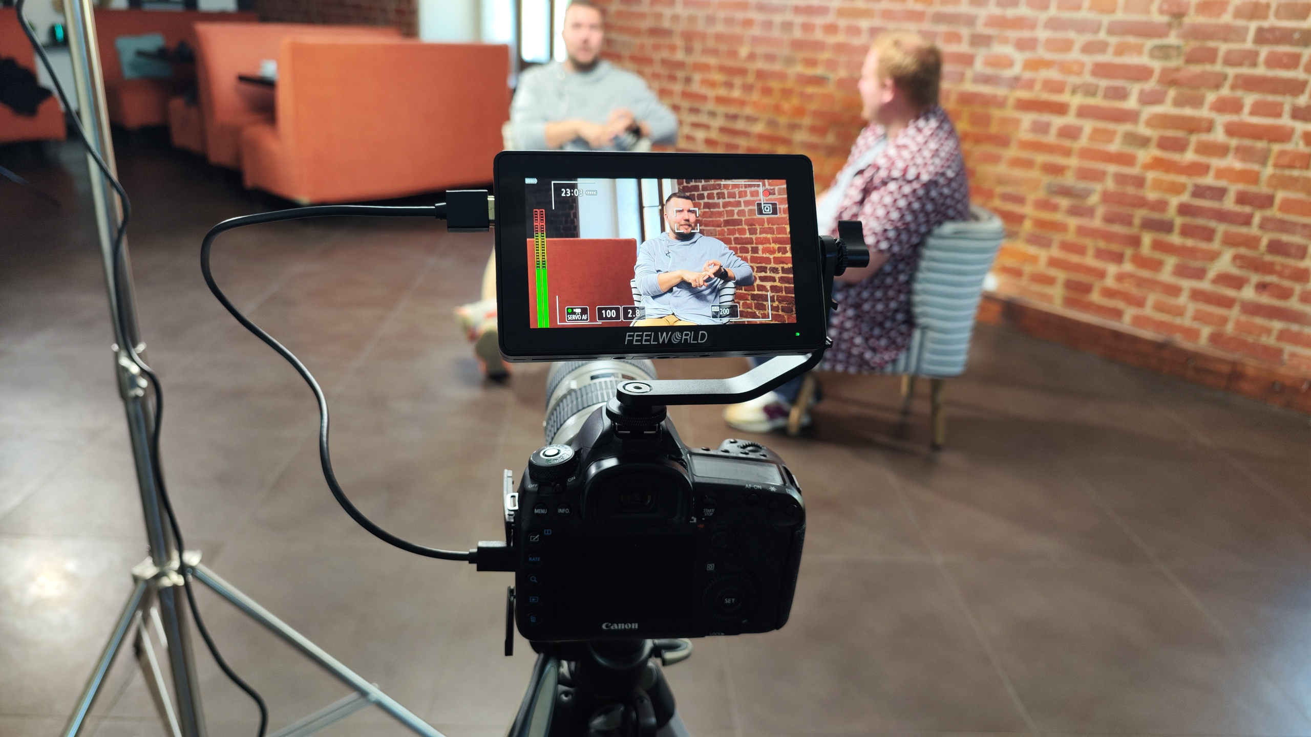 Съёмка видео с ведущим в Ярославле | The One — обзоры, интервью, эфиры. Фото и видеосъёмка в Ярославле | Студия The One — от 2500 ₽/час