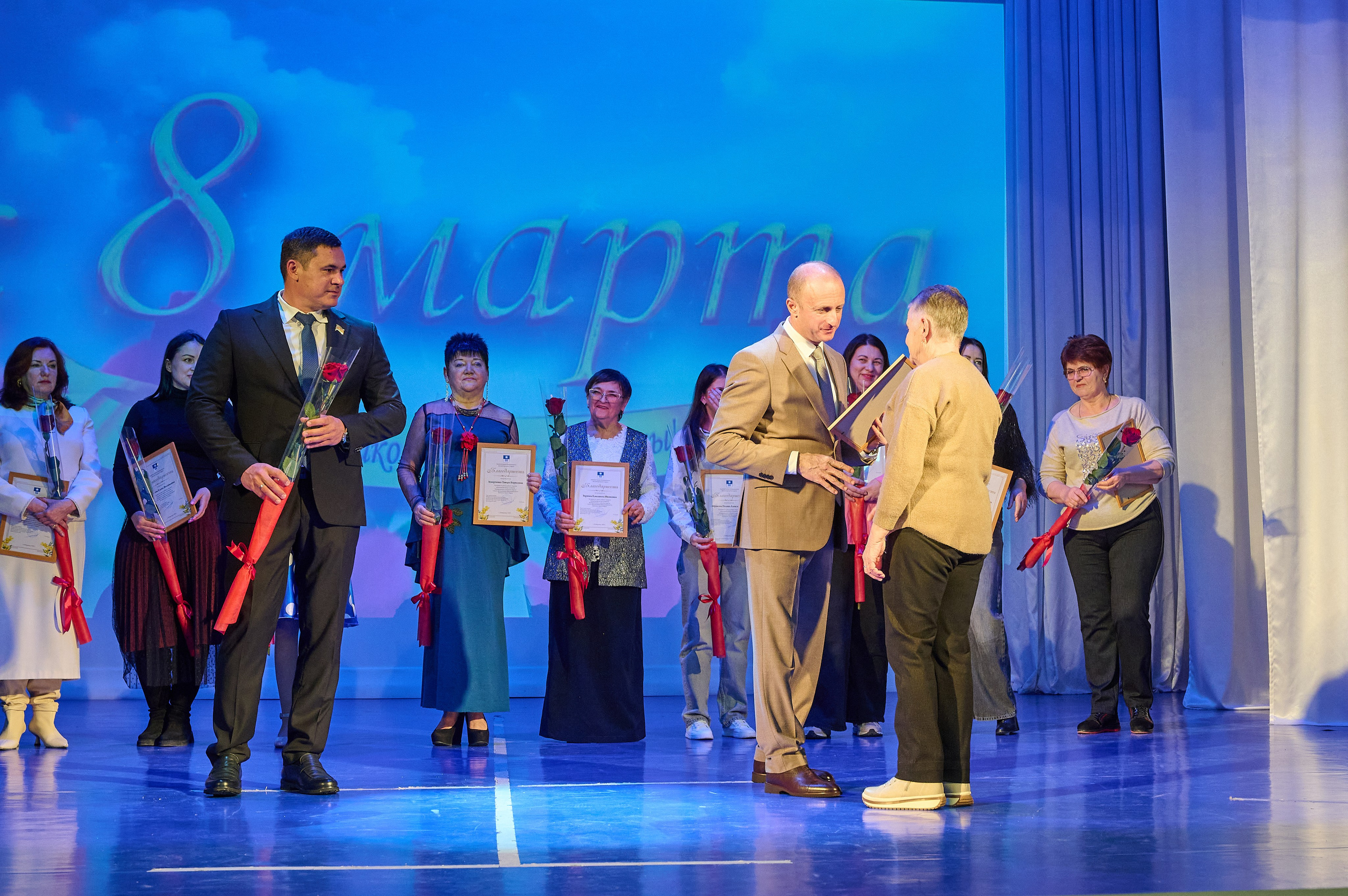 8 марта Марьина роща. Жизнь курорта Кабардинка в фотографиях