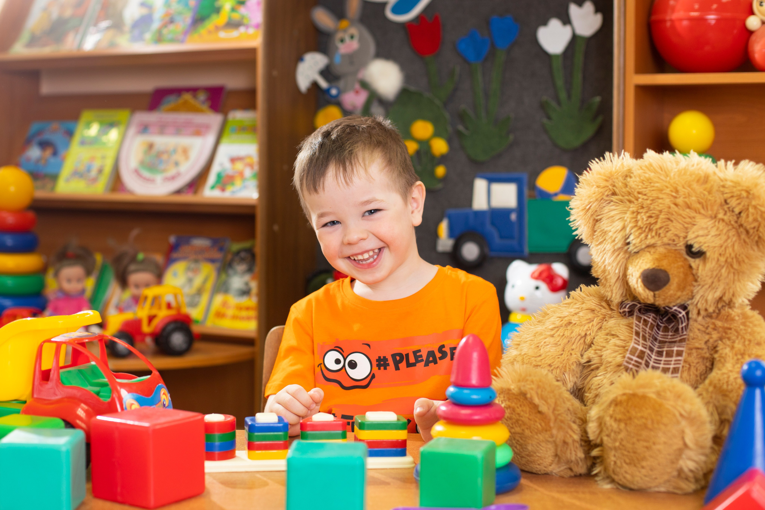 Один день в детском саду. ВЫПУСКНЫЕ АЛЬБОМЫ для детского сада и школы Санкт-Петербург и Лен. область