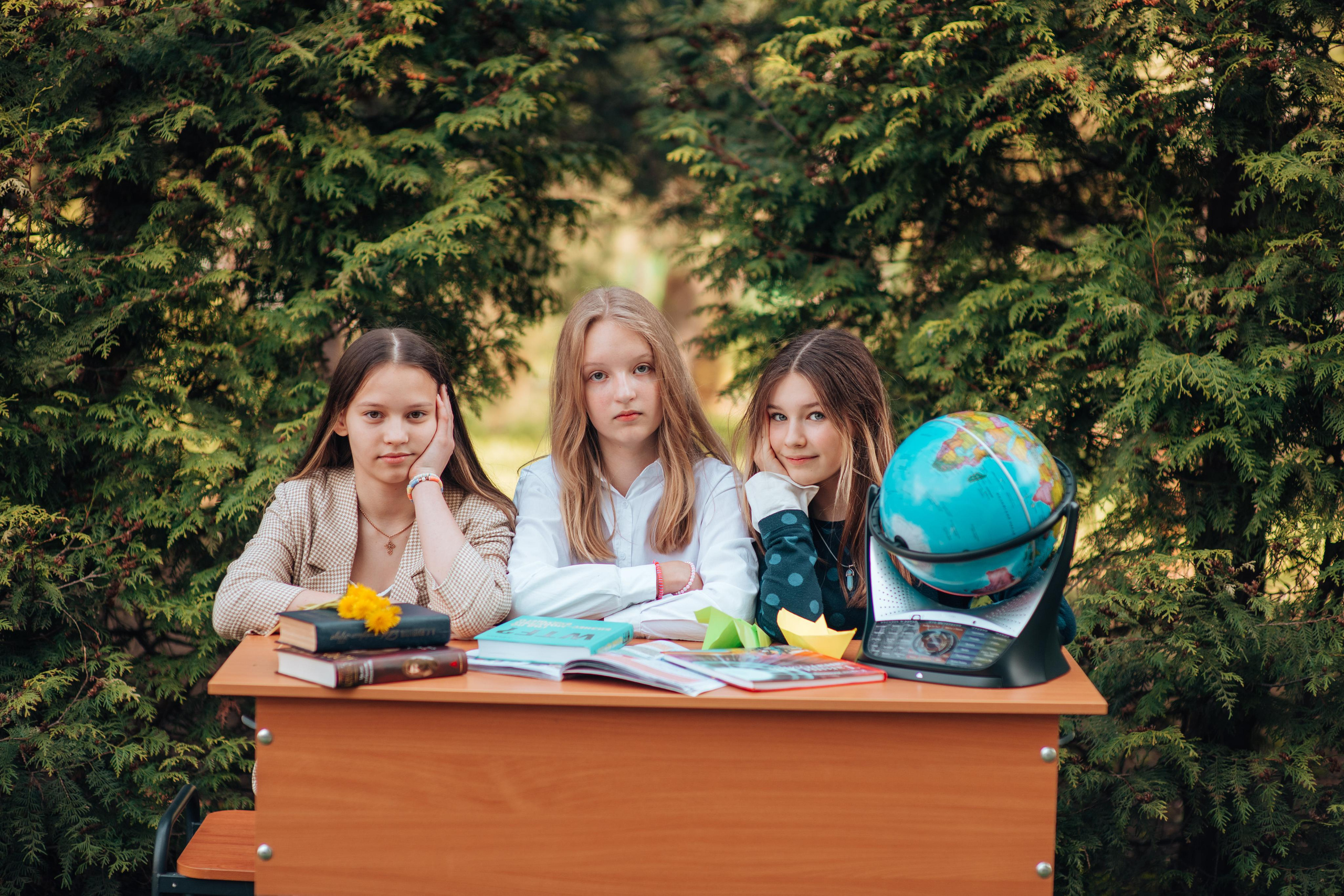 Школьные альбомы. Фотограф Алла Елисеева