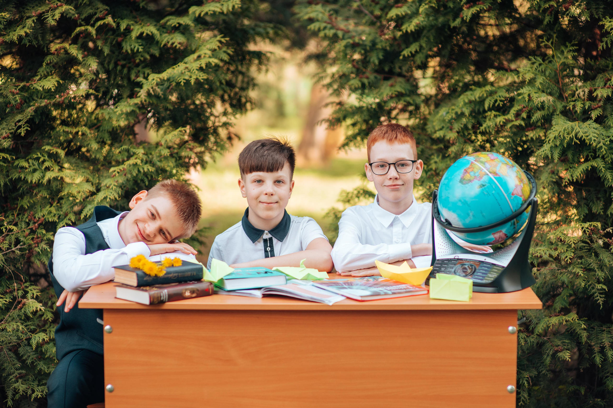 Школьные альбомы. Фотограф Алла Елисеева