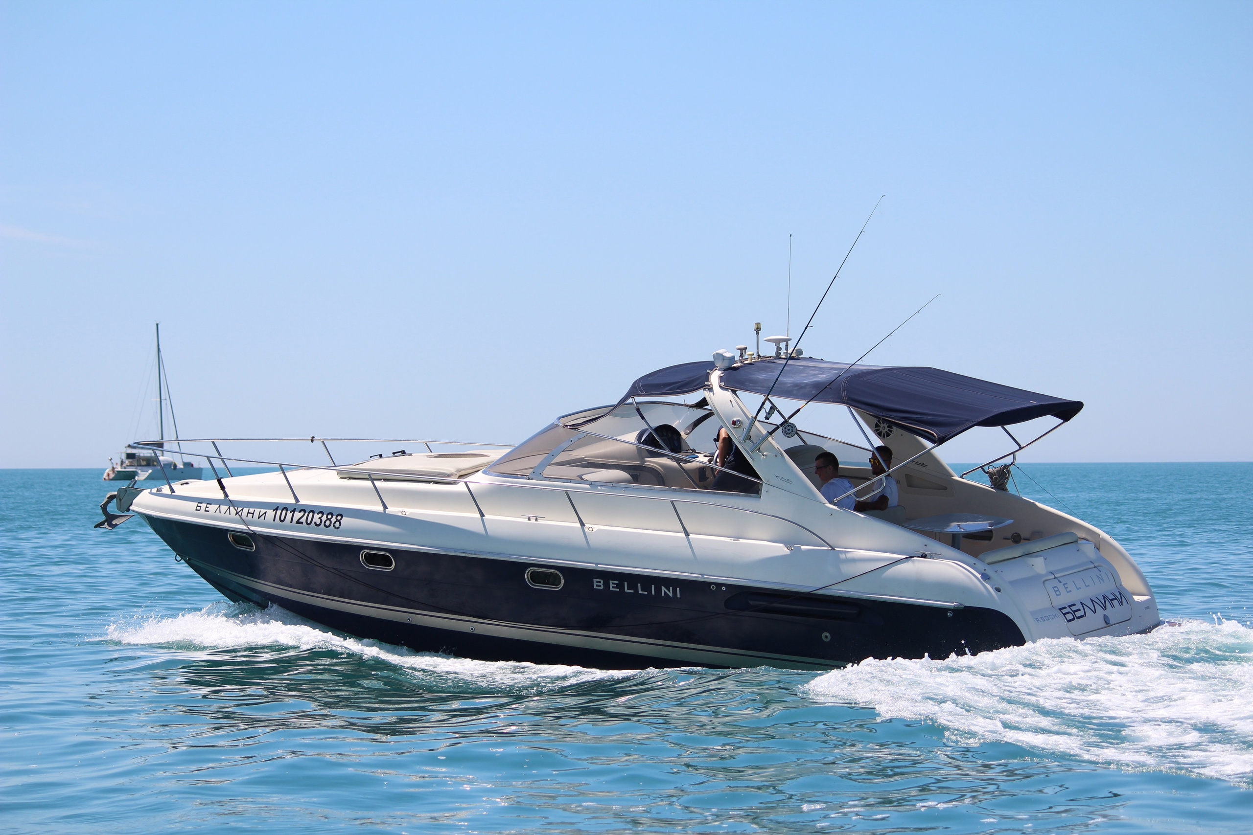 Катер Беллини Аренда Яхты в Сочи Яхтанаморе YACHTANAMORE