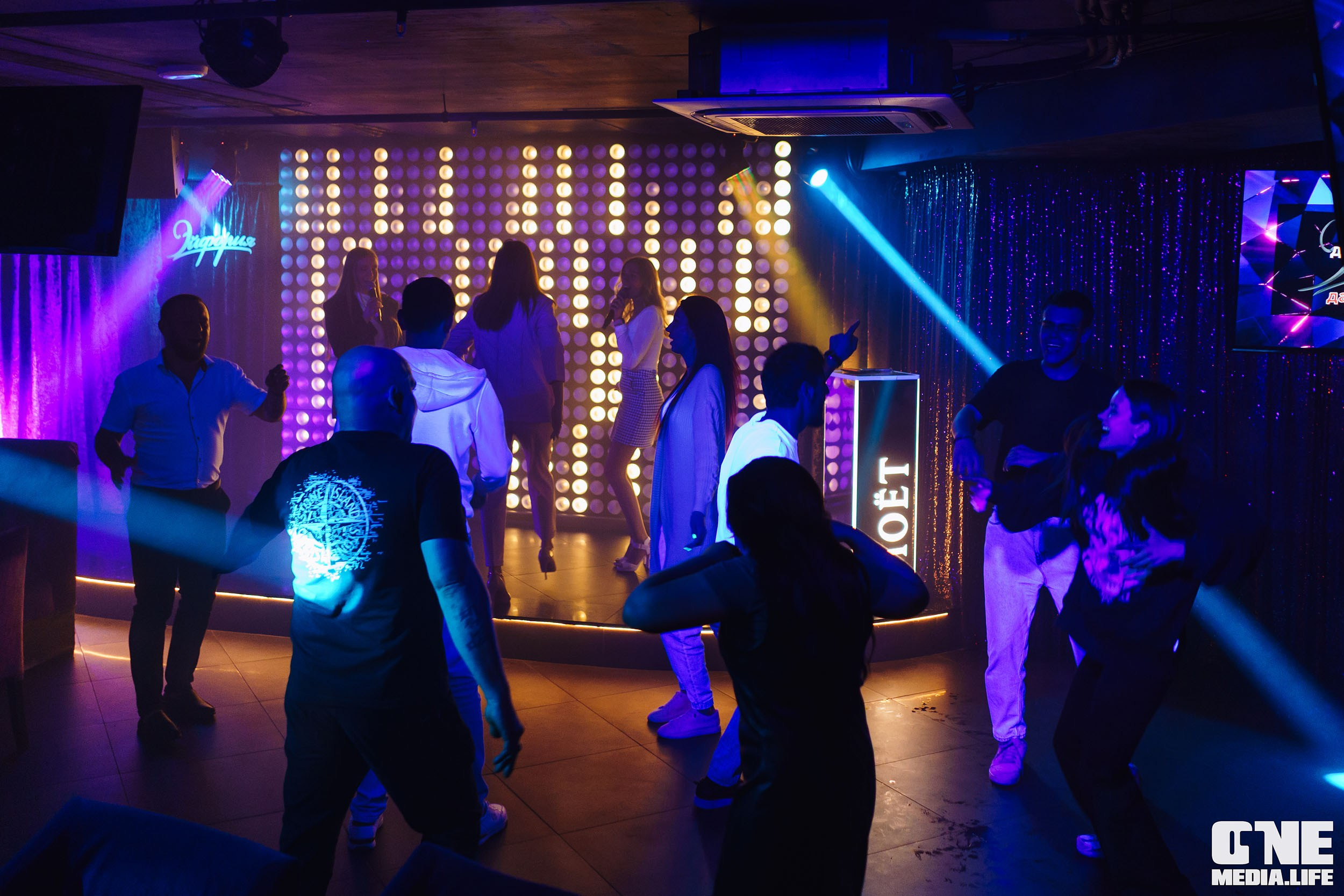 Фоторепортаж из караоке-клуба Эйфория. One Media Life: фоторепортажи, фотоотчеты с мероприятий и заведений
