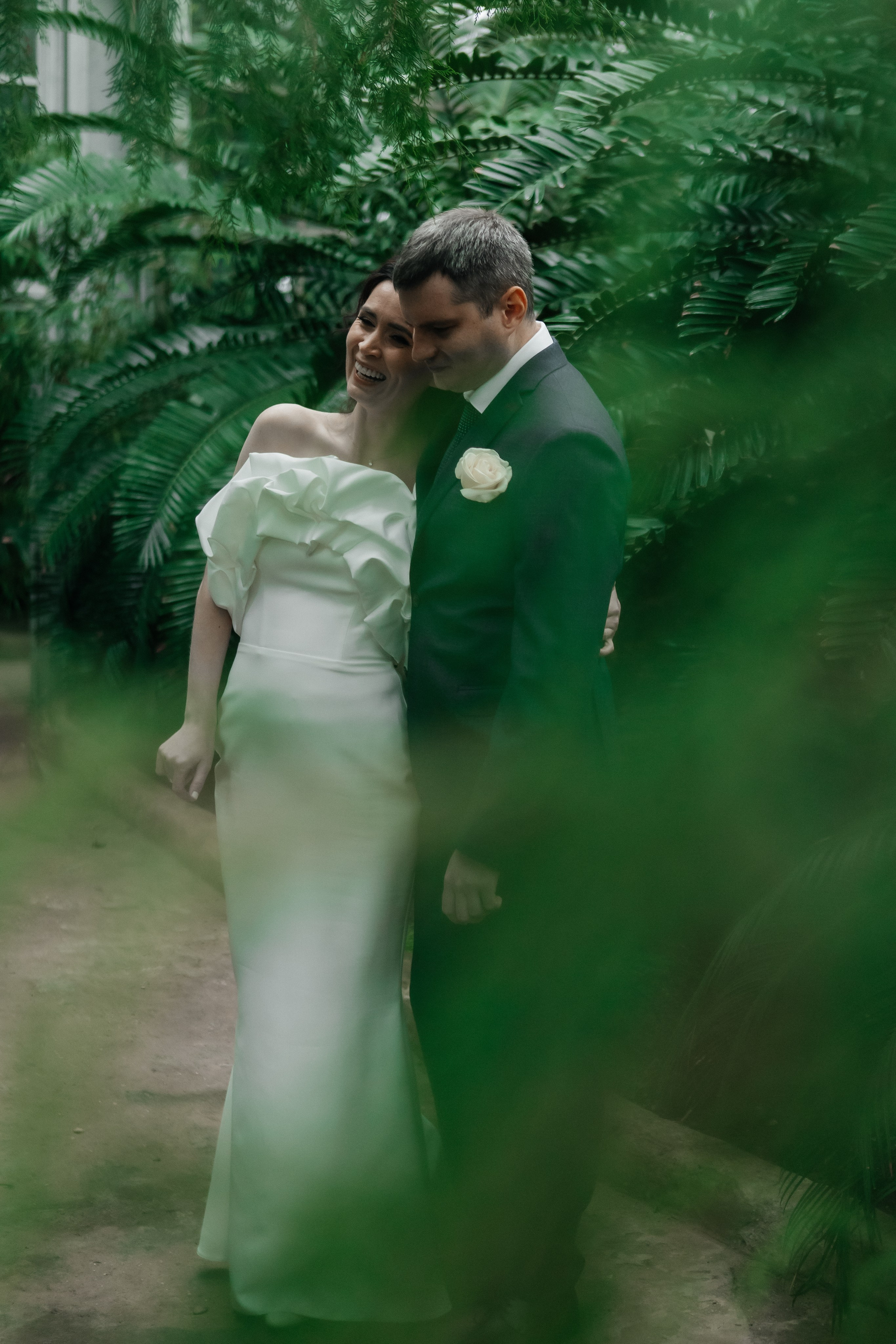 Свадебная фотосессия в Оранжерее ВДНХ. Свадебный фотограф в Москве