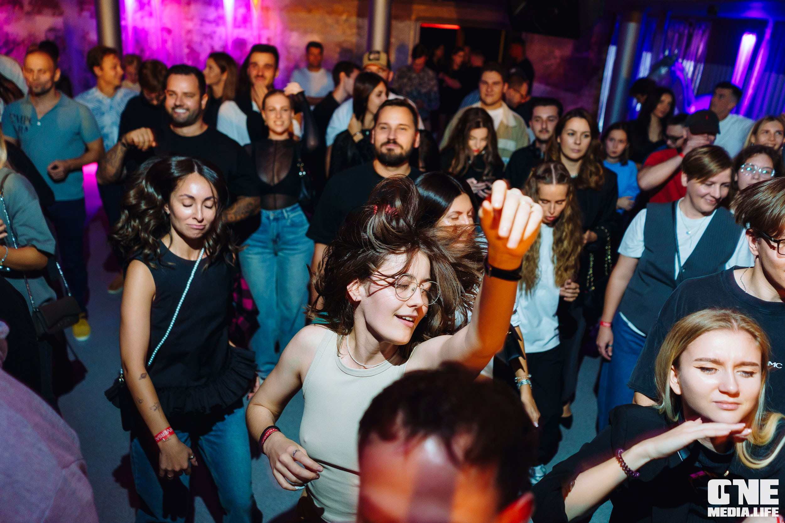 Фоторепортаж из клуба UNIVERSAL. One Media Life: фоторепортажи, фотоотчеты с мероприятий и заведений